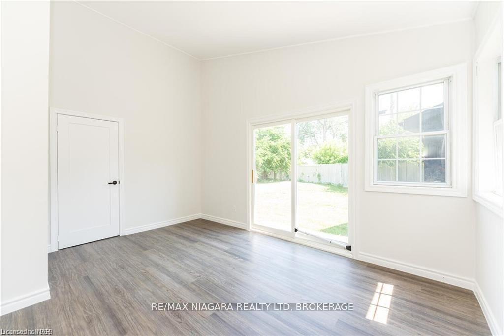 Photo 13 of 25 Meadowvale Drive, St. Catharines, Lakeport — HOMEH