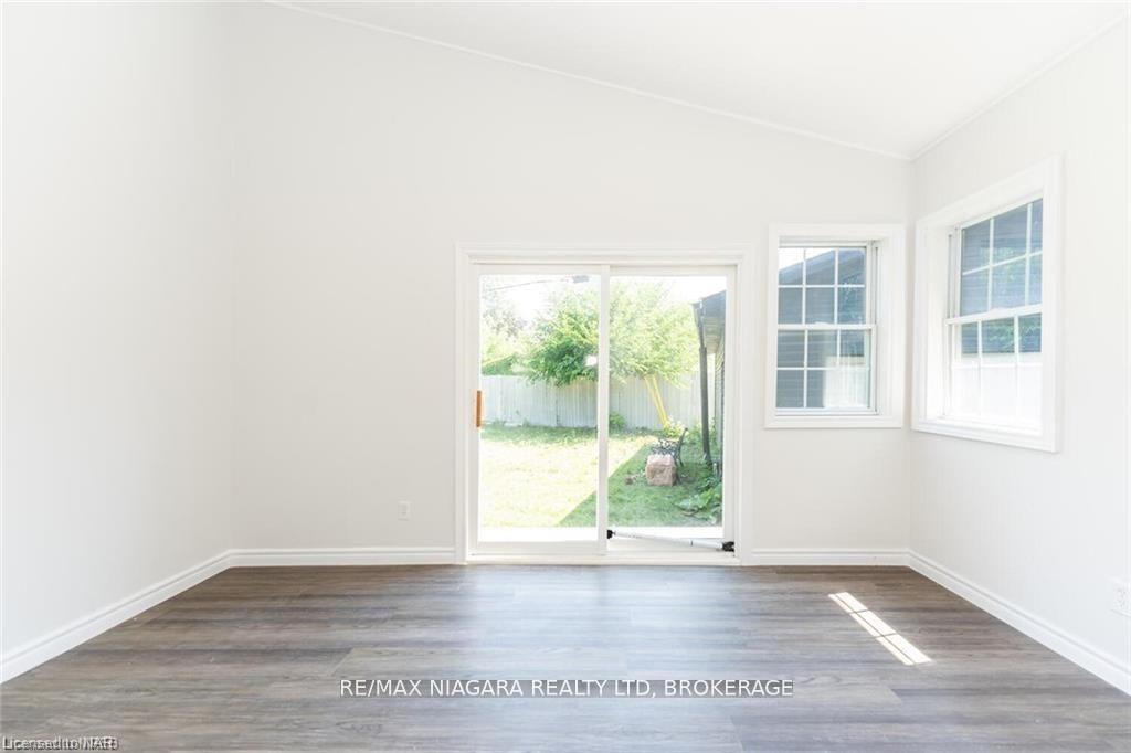 Photo 15 of 25 Meadowvale Drive, St. Catharines, Lakeport — HOMEH
