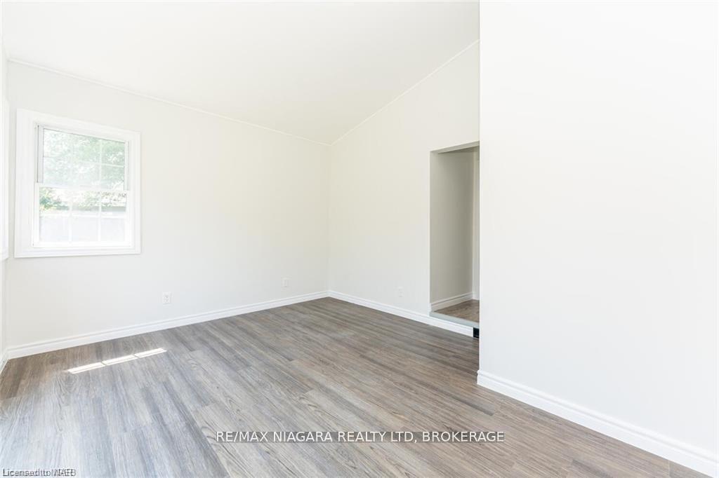 Photo 16 of 25 Meadowvale Drive, St. Catharines, Lakeport — HOMEH