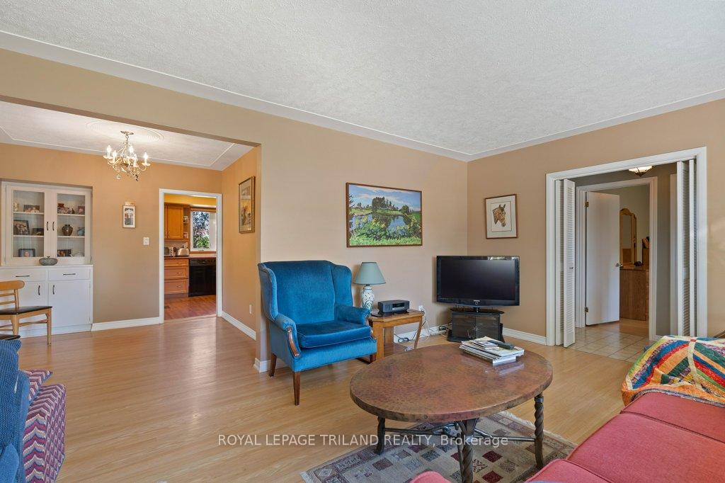 Photo 9 of 16 Thompson Avenue, St. Thomas — HOMEH