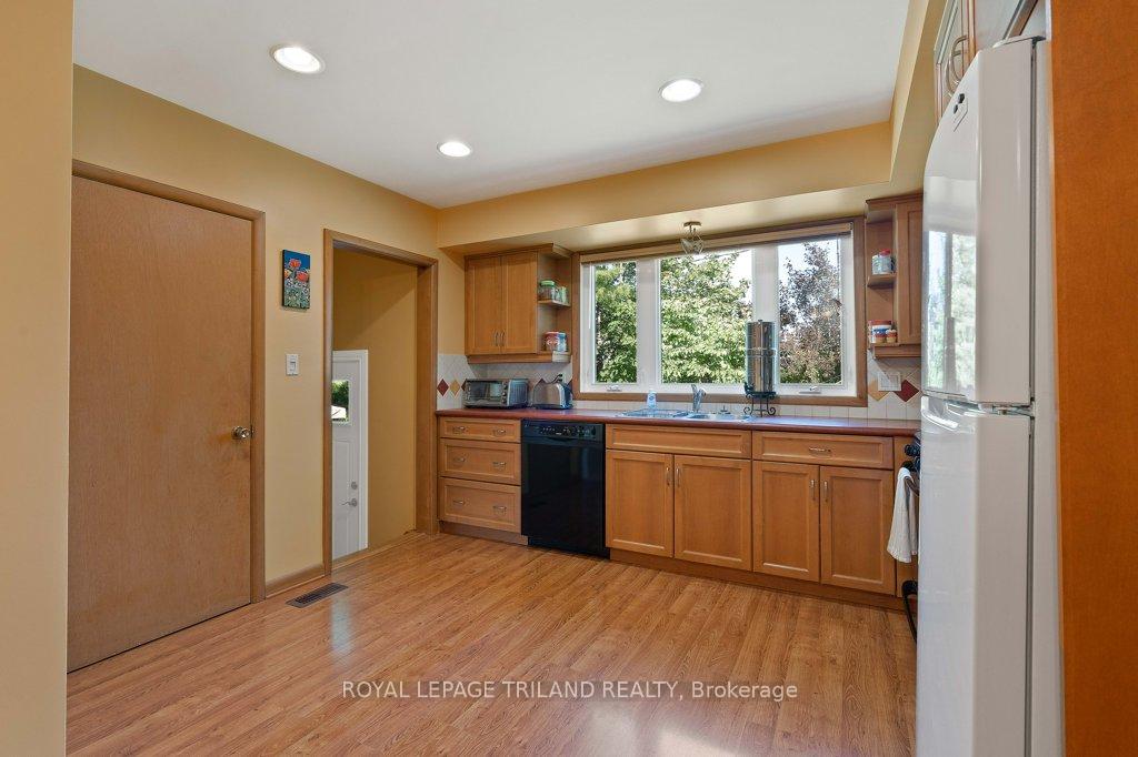 Photo 14 of 16 Thompson Avenue, St. Thomas — HOMEH