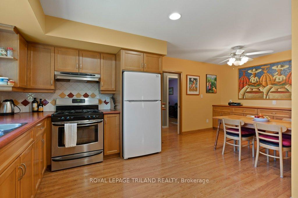 Photo 17 of 16 Thompson Avenue, St. Thomas — HOMEH