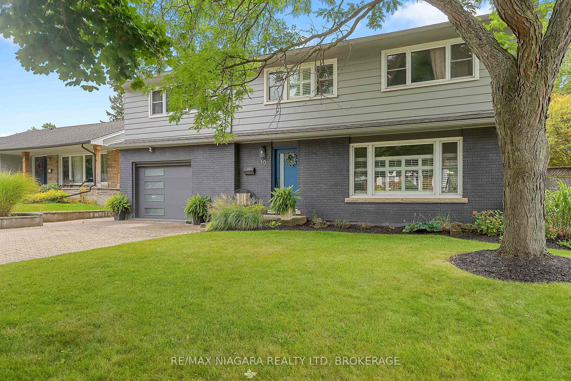 Photo 2 of 10 Shepherds Circle, St. Catharines, Glendale/Glenridge — HOMEH