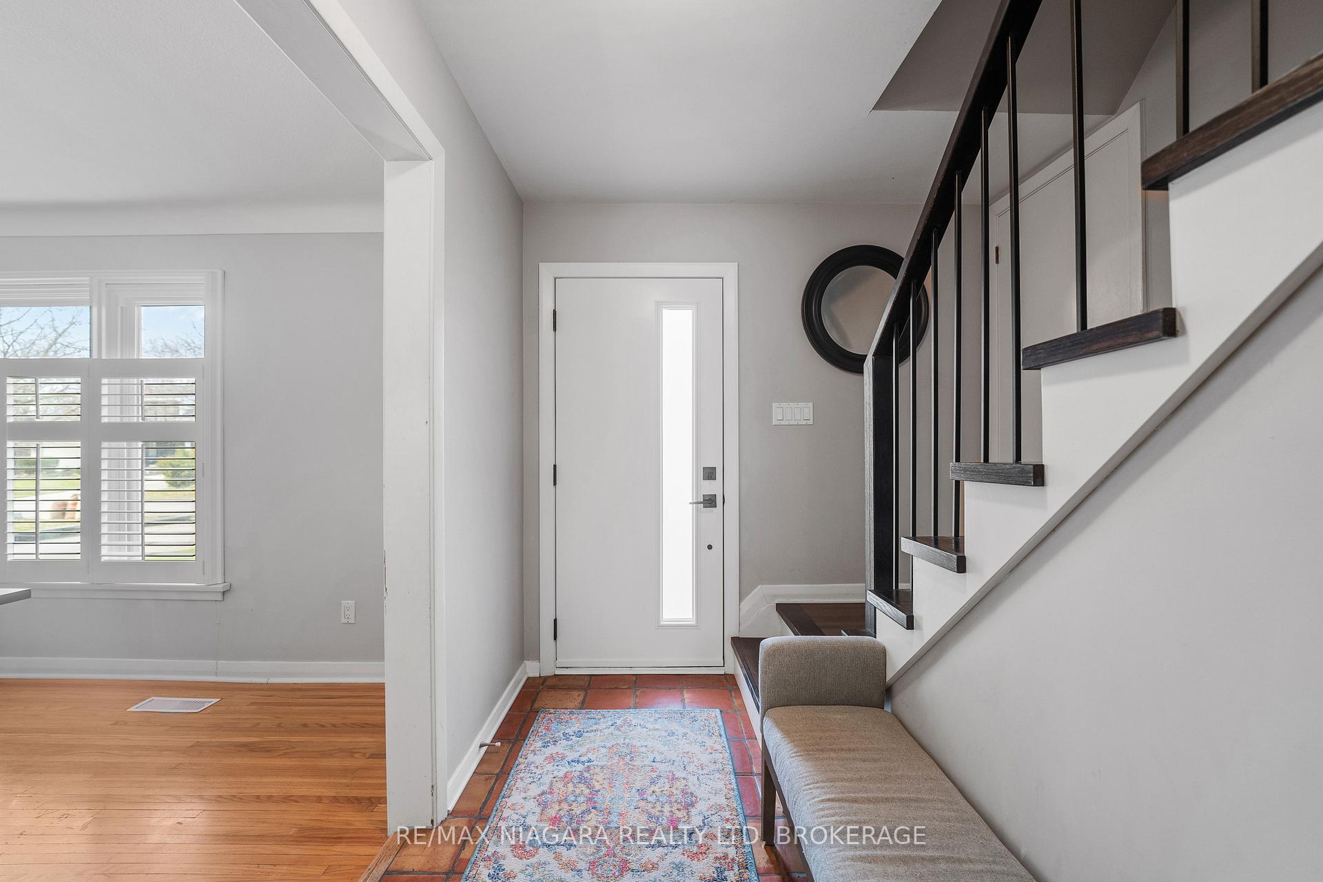 Photo 4 of 10 Shepherds Circle, St. Catharines, Glendale/Glenridge — HOMEH