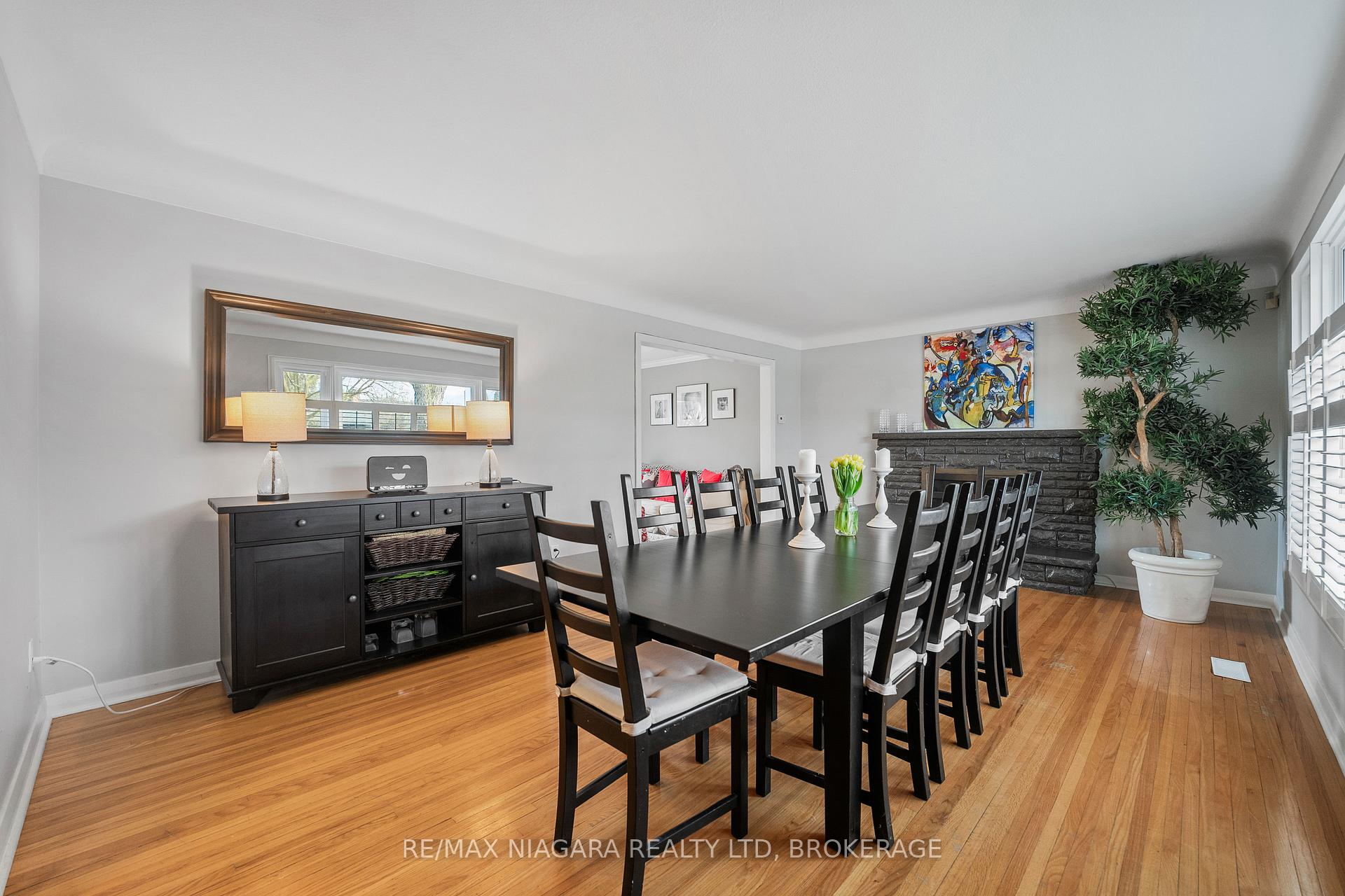 Photo 5 of 10 Shepherds Circle, St. Catharines, Glendale/Glenridge — HOMEH