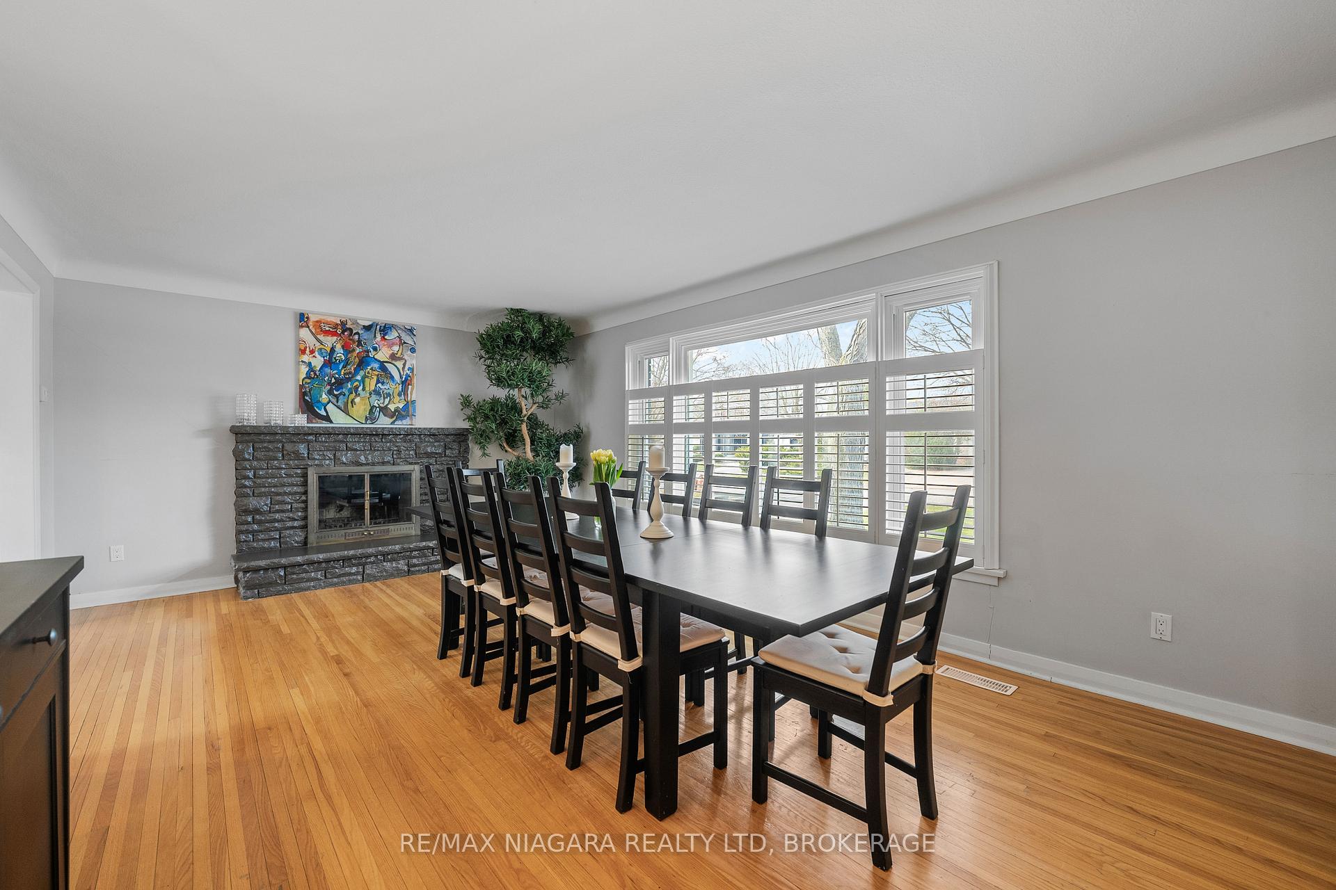 Photo 6 of 10 Shepherds Circle, St. Catharines, Glendale/Glenridge — HOMEH