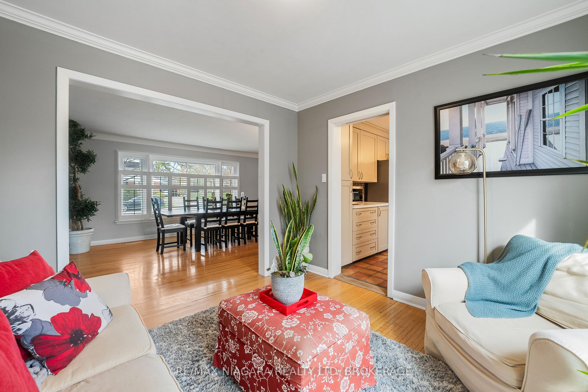 Photo 8 of 10 Shepherds Circle, St. Catharines, Glendale/Glenridge — HOMEH
