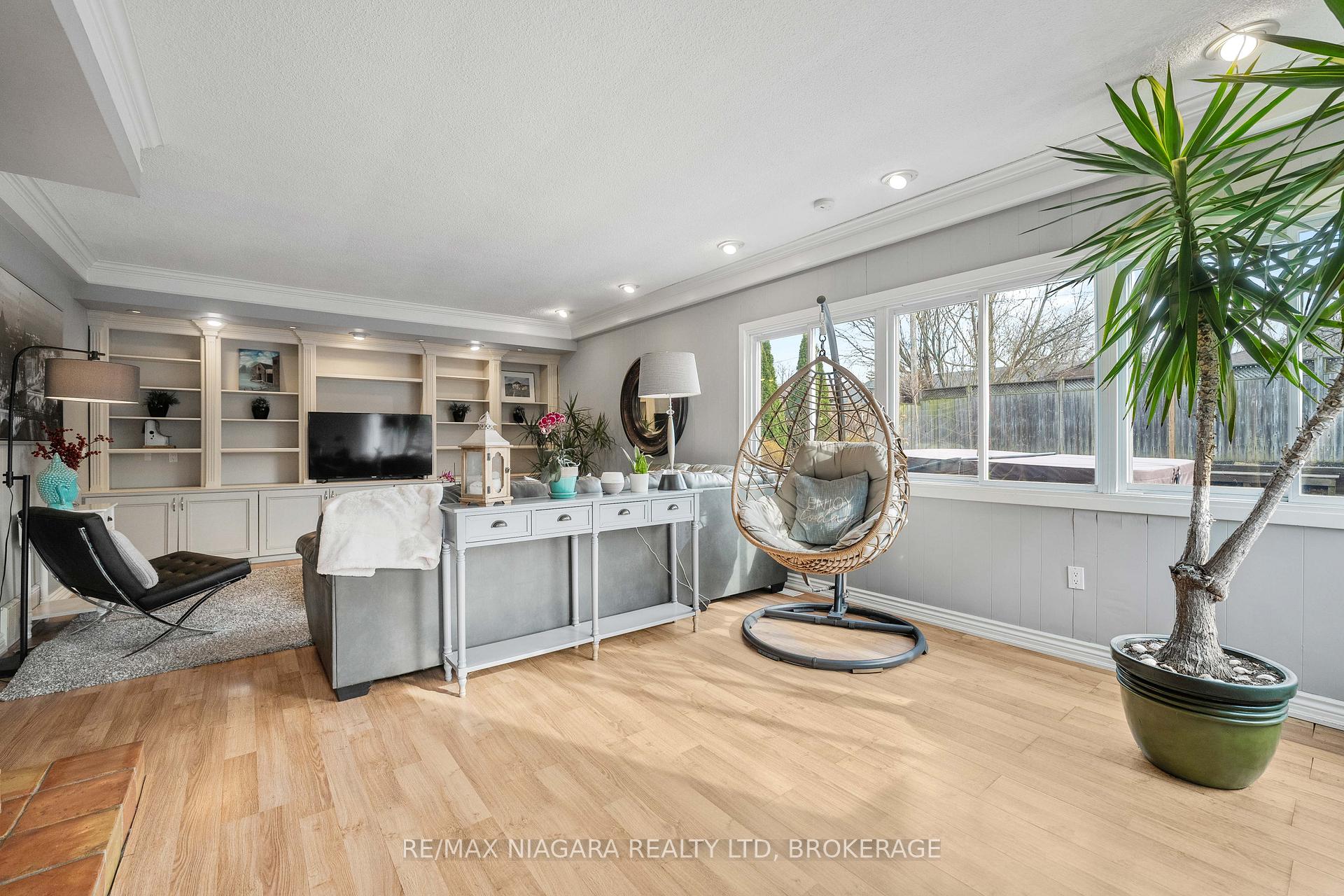 Photo 14 of 10 Shepherds Circle, St. Catharines, Glendale/Glenridge — HOMEH
