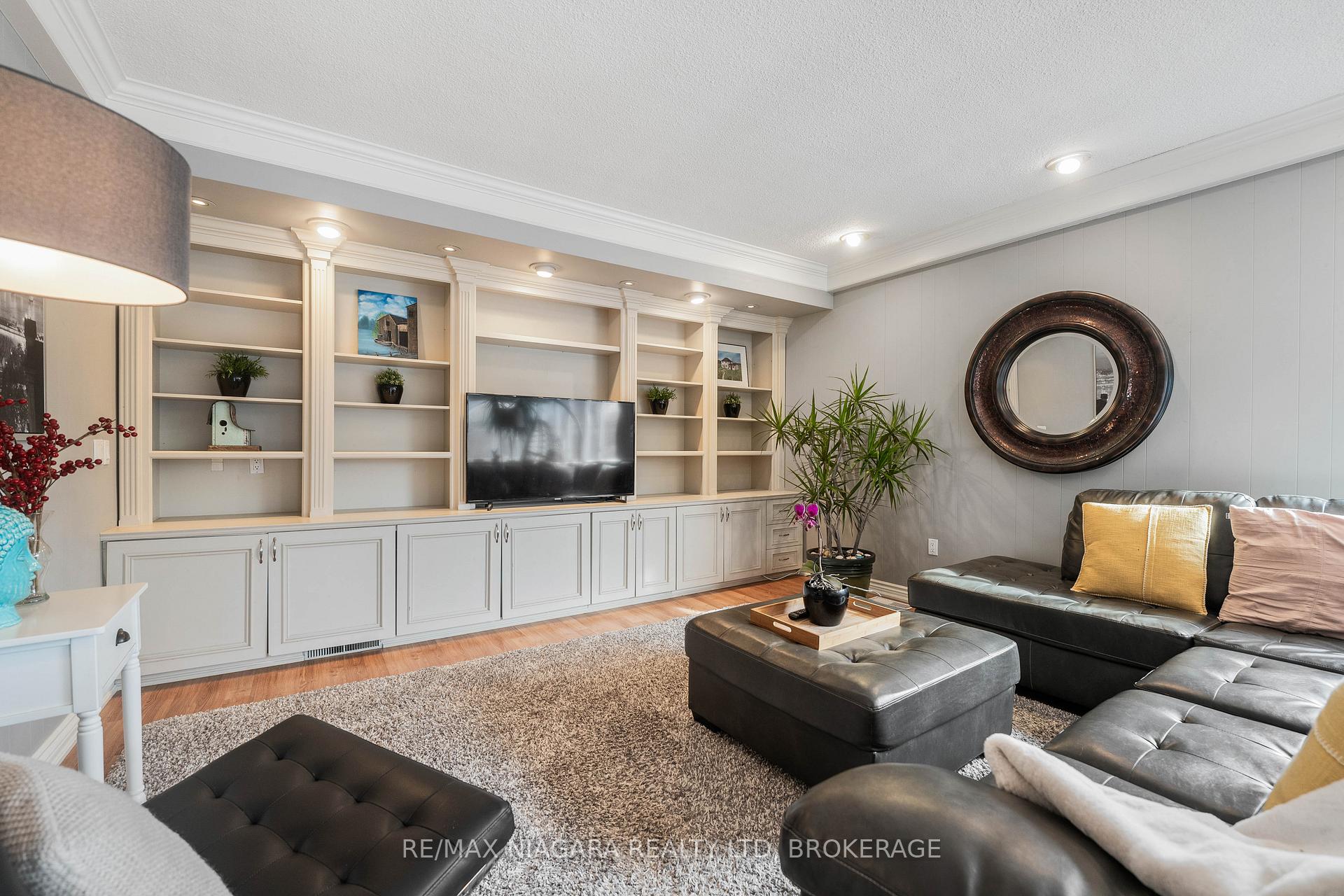 Photo 15 of 10 Shepherds Circle, St. Catharines, Glendale/Glenridge — HOMEH