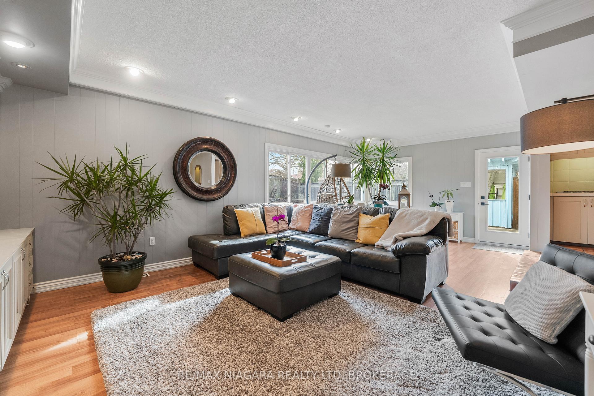 Photo 17 of 10 Shepherds Circle, St. Catharines, Glendale/Glenridge — HOMEH