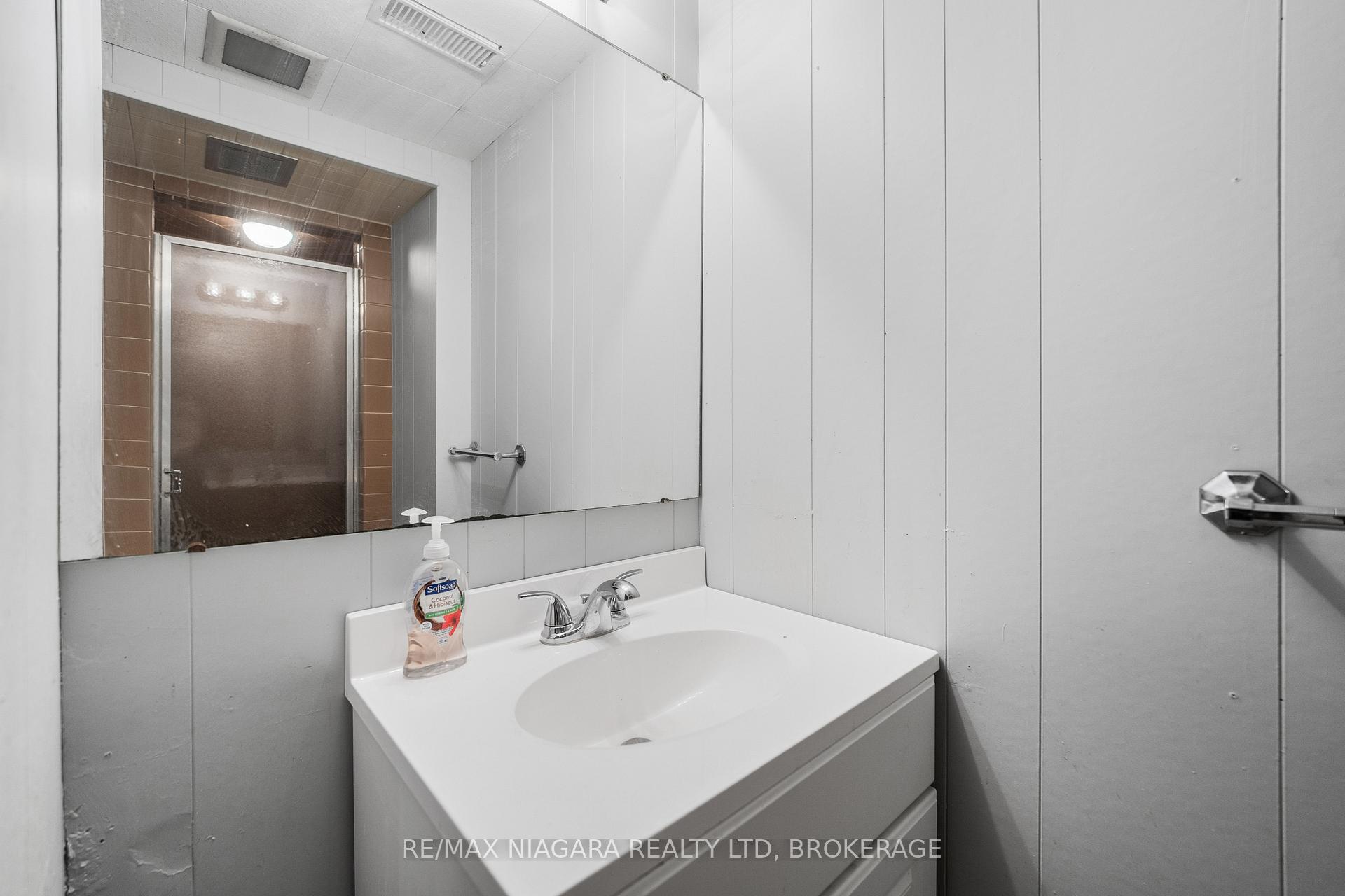 Photo 24 of 10 Shepherds Circle, St. Catharines, Glendale/Glenridge — HOMEH
