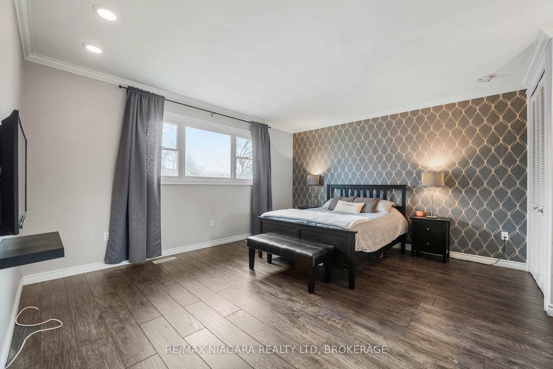 Photo 25 of 10 Shepherds Circle, St. Catharines, Glendale/Glenridge — HOMEH