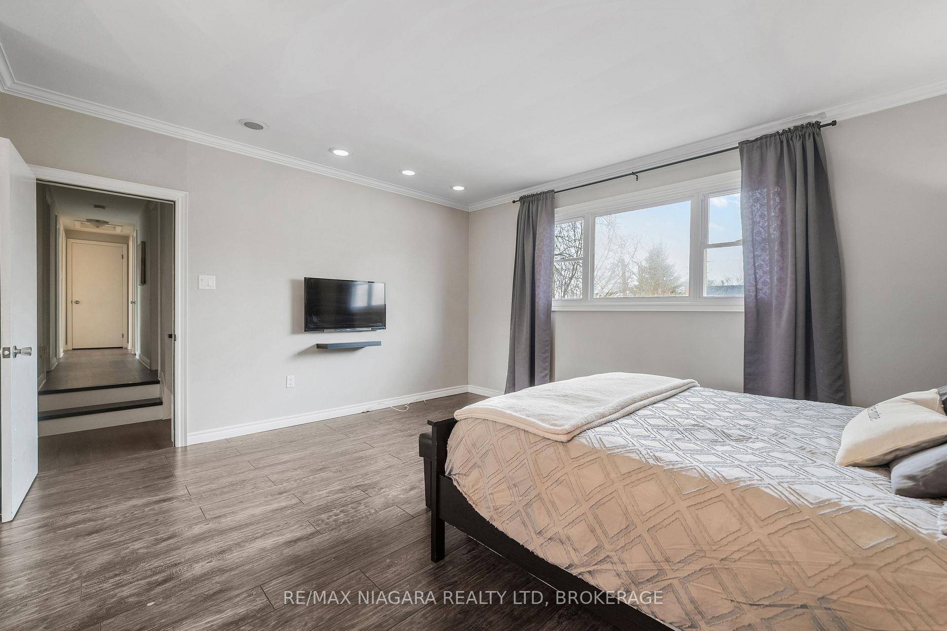 Photo 27 of 10 Shepherds Circle, St. Catharines, Glendale/Glenridge — HOMEH