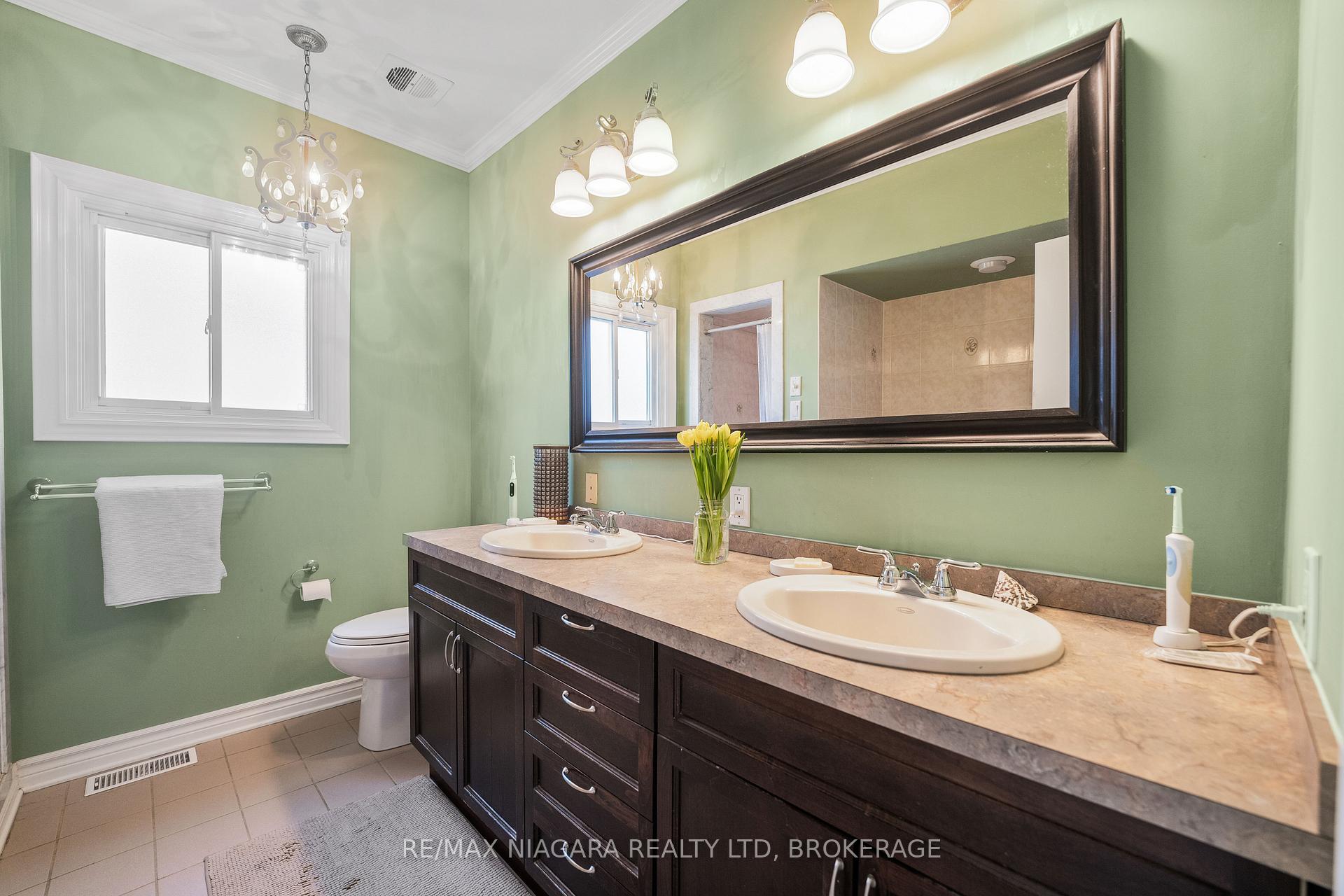 Photo 28 of 10 Shepherds Circle, St. Catharines, Glendale/Glenridge — HOMEH