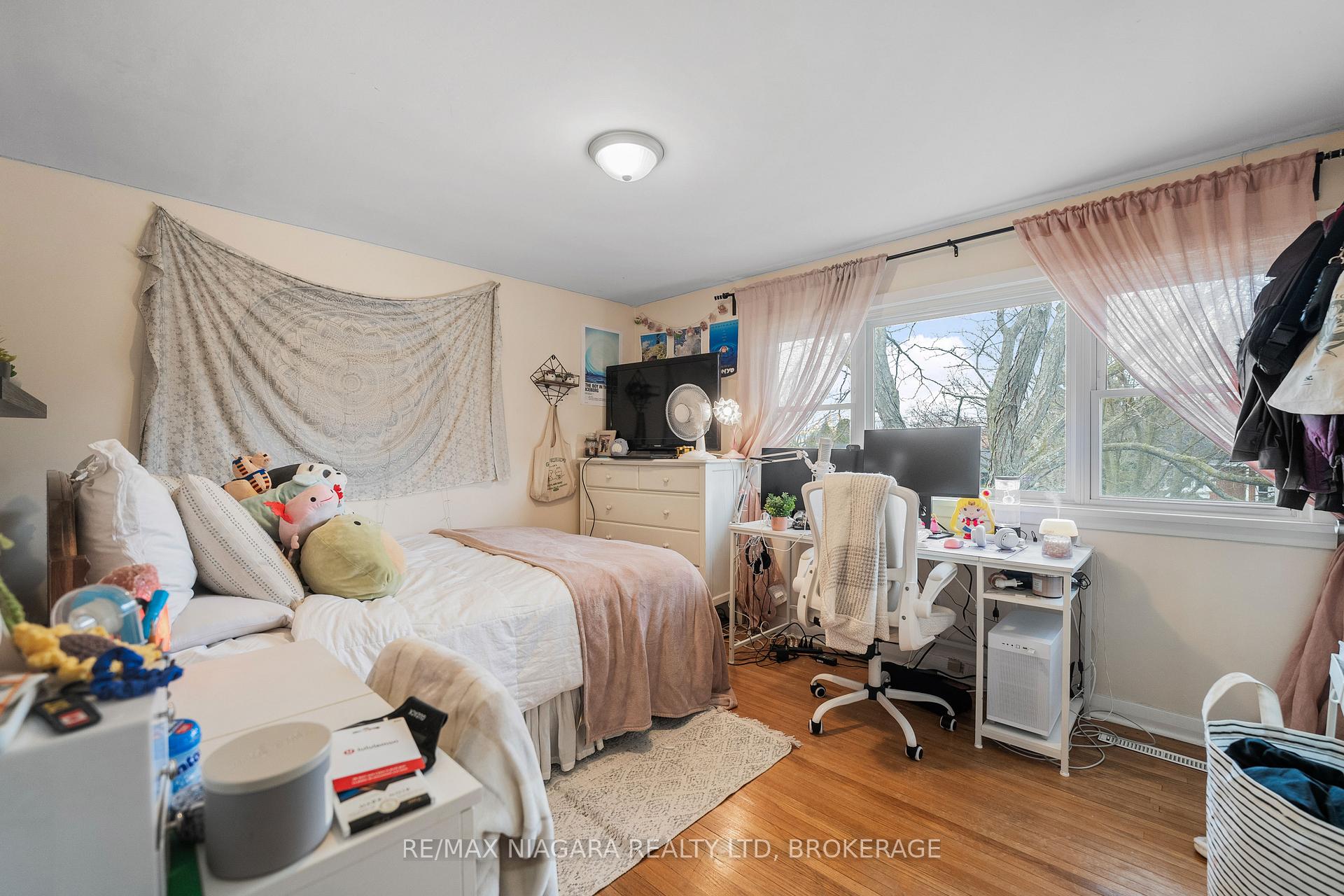 Photo 34 of 10 Shepherds Circle, St. Catharines, Glendale/Glenridge — HOMEH