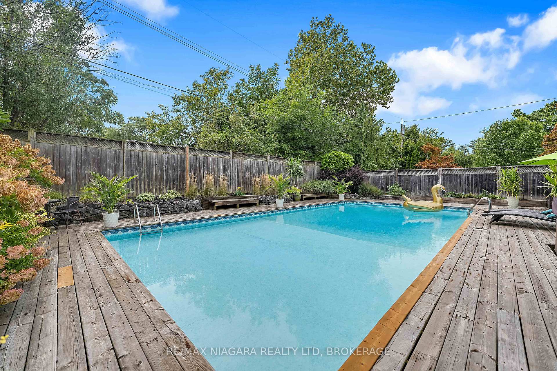 Photo 37 of 10 Shepherds Circle, St. Catharines, Glendale/Glenridge — HOMEH