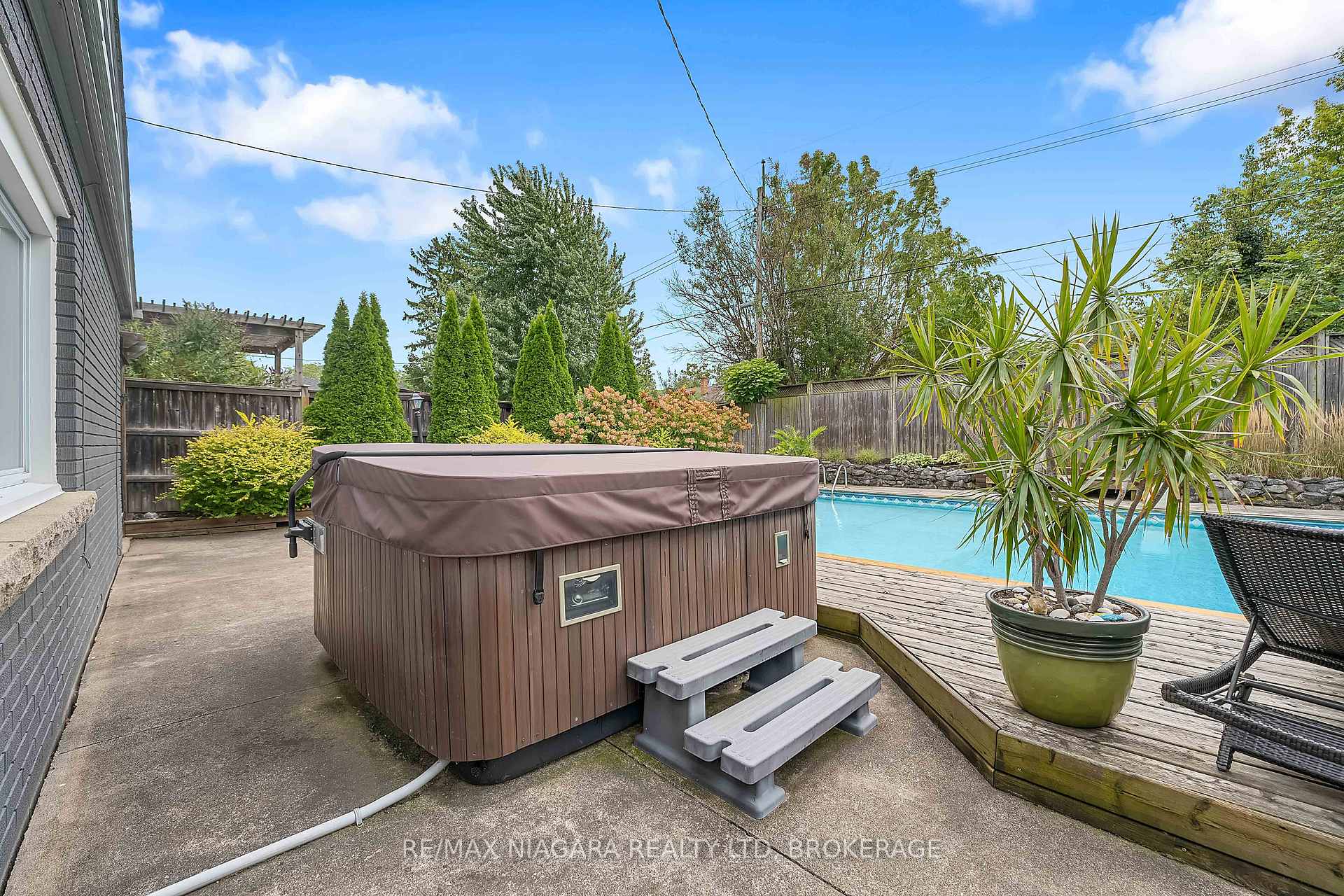 Photo 43 of 10 Shepherds Circle, St. Catharines, Glendale/Glenridge — HOMEH