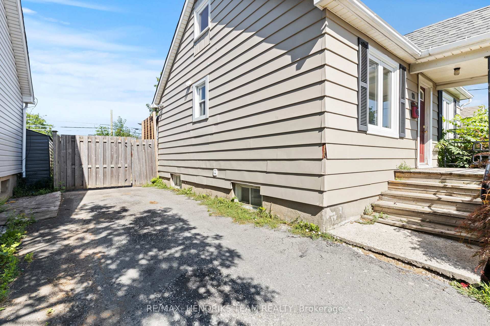 Photo 6 of 69 Parkview Road, St. Catharines, Facer — HOMEH