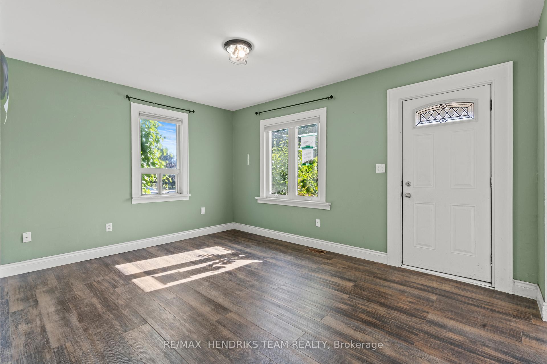 Photo 10 of 69 Parkview Road, St. Catharines, Facer — HOMEH