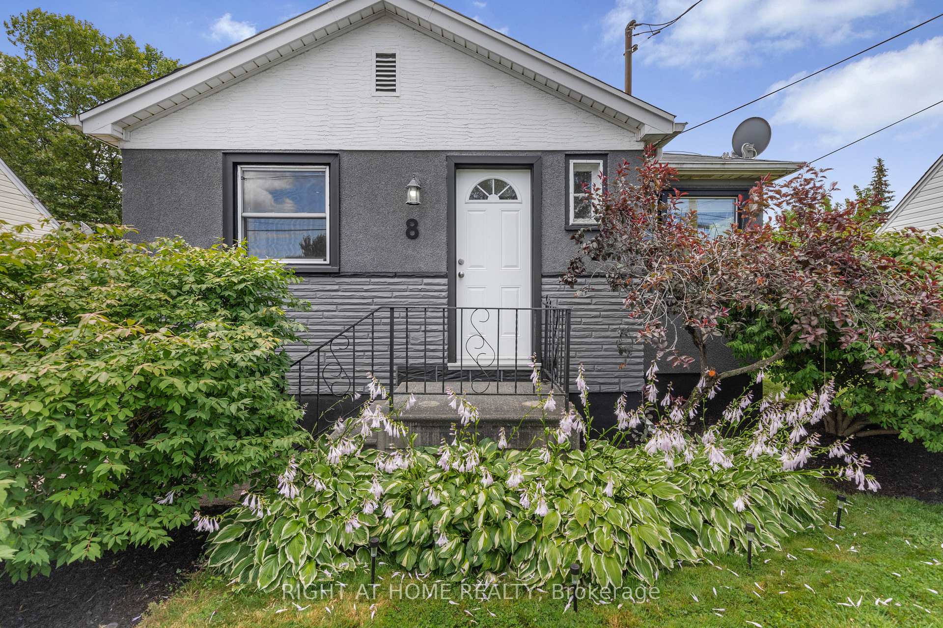 Photo 2 of 8 Admiral Road, St. Catharines, Secord Woods — HOMEH