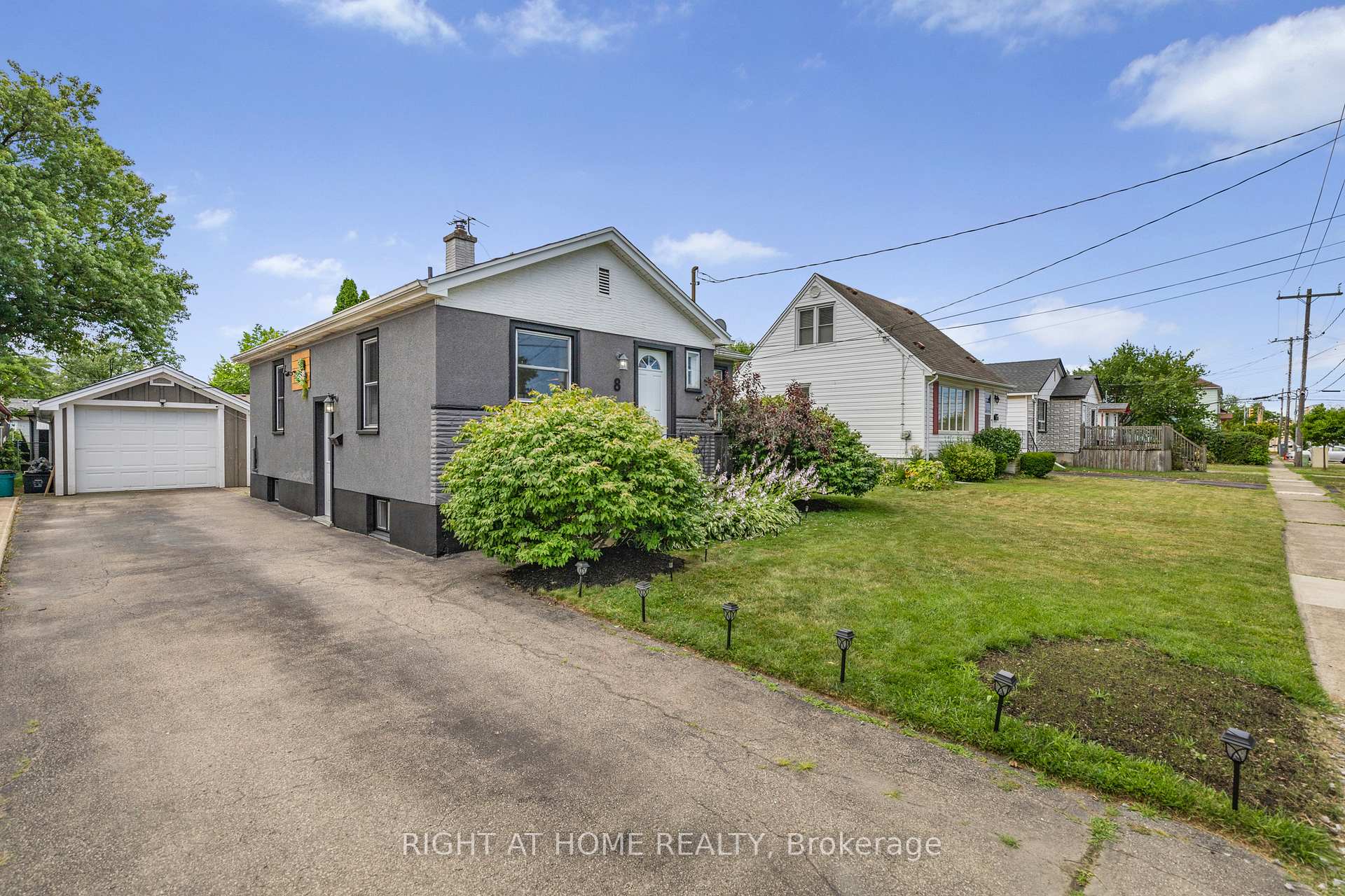 Photo 4 of 8 Admiral Road, St. Catharines, Secord Woods — HOMEH