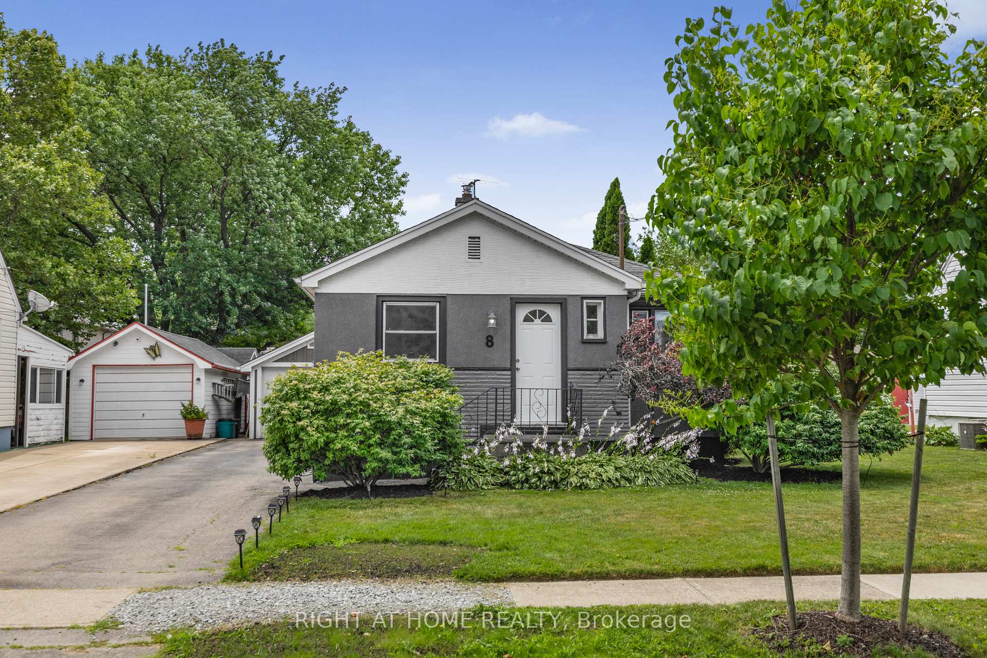 Photo 7 of 8 Admiral Road, St. Catharines, Secord Woods — HOMEH
