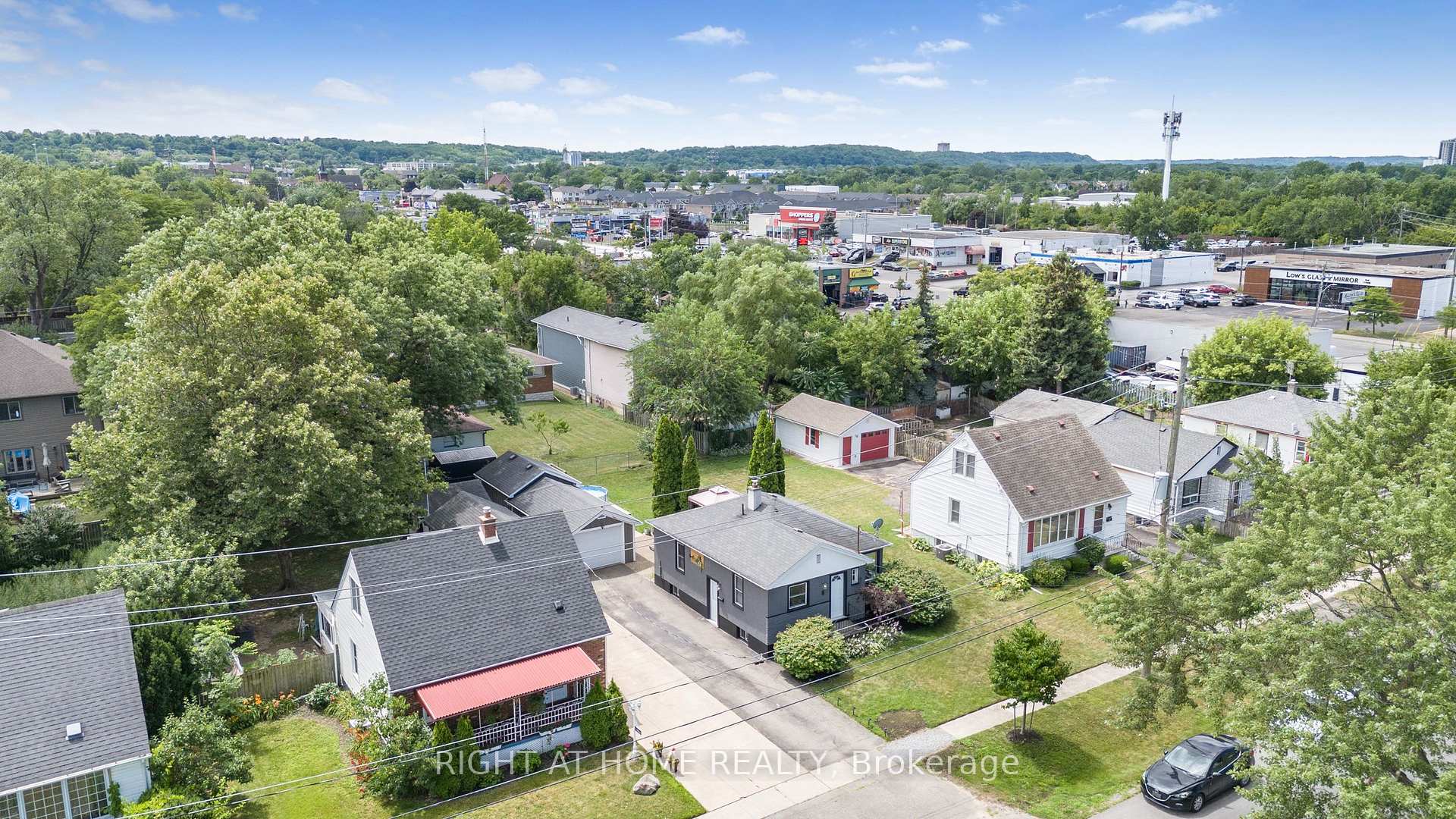 Photo 10 of 8 Admiral Road, St. Catharines, Secord Woods — HOMEH