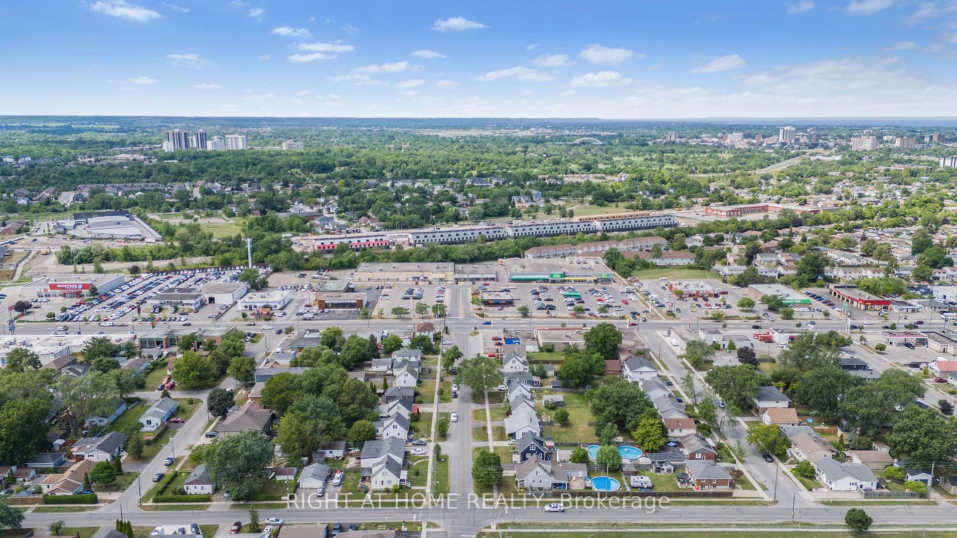 Photo 12 of 8 Admiral Road, St. Catharines, Secord Woods — HOMEH