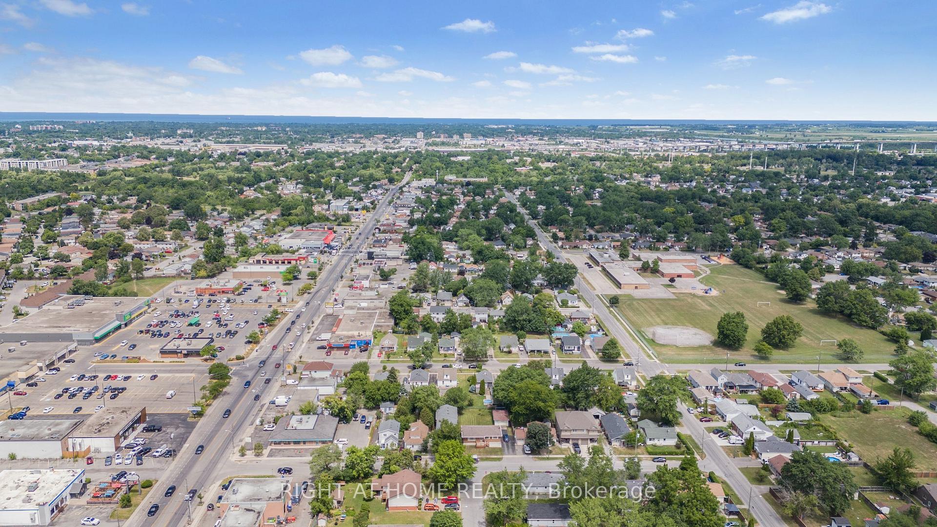 Photo 13 of 8 Admiral Road, St. Catharines, Secord Woods — HOMEH