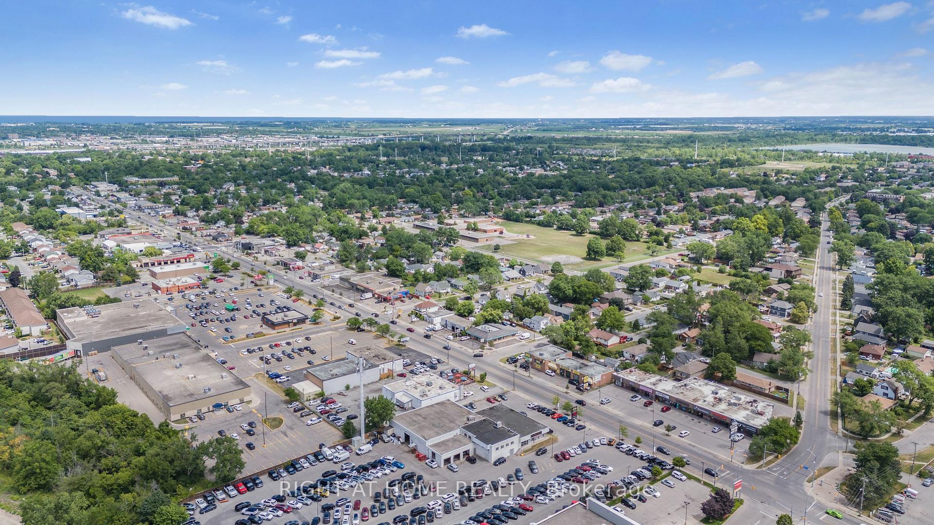 Photo 14 of 8 Admiral Road, St. Catharines, Secord Woods — HOMEH