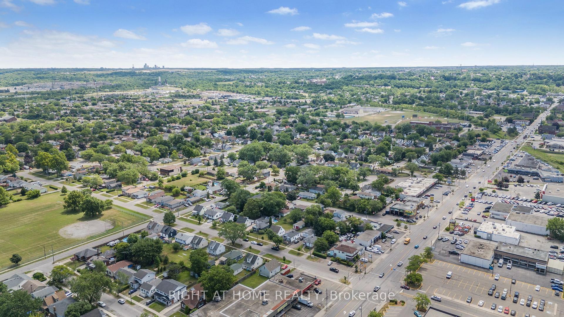 Photo 15 of 8 Admiral Road, St. Catharines, Secord Woods — HOMEH