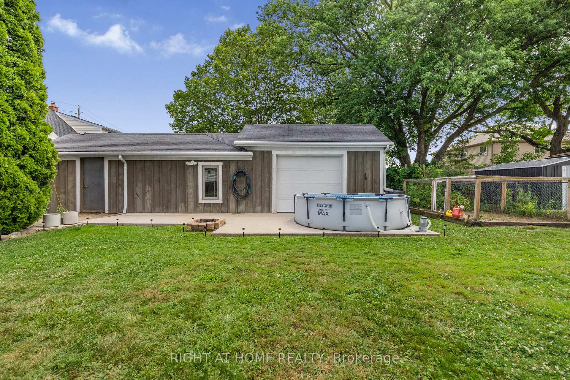 Photo 16 of 8 Admiral Road, St. Catharines, Secord Woods — HOMEH