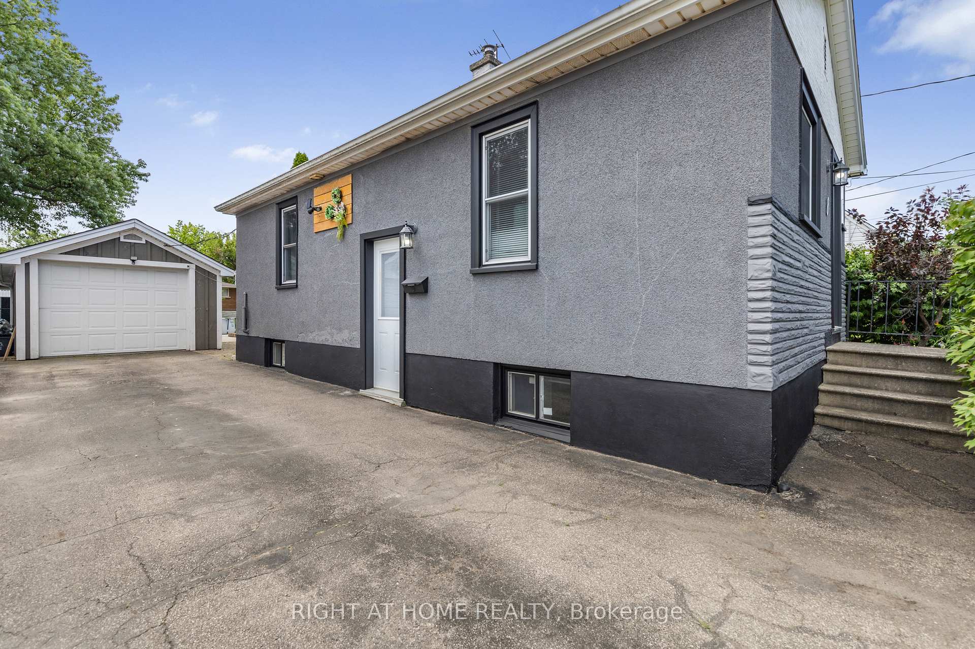 Photo 23 of 8 Admiral Road, St. Catharines, Secord Woods — HOMEH