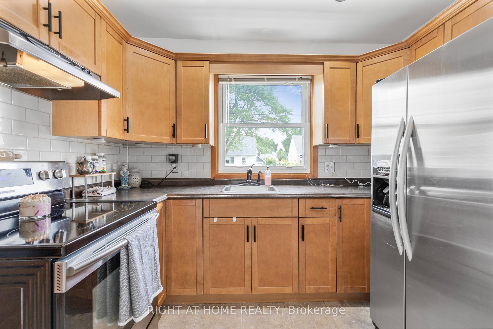 Photo 29 of 8 Admiral Road, St. Catharines, Secord Woods — HOMEH