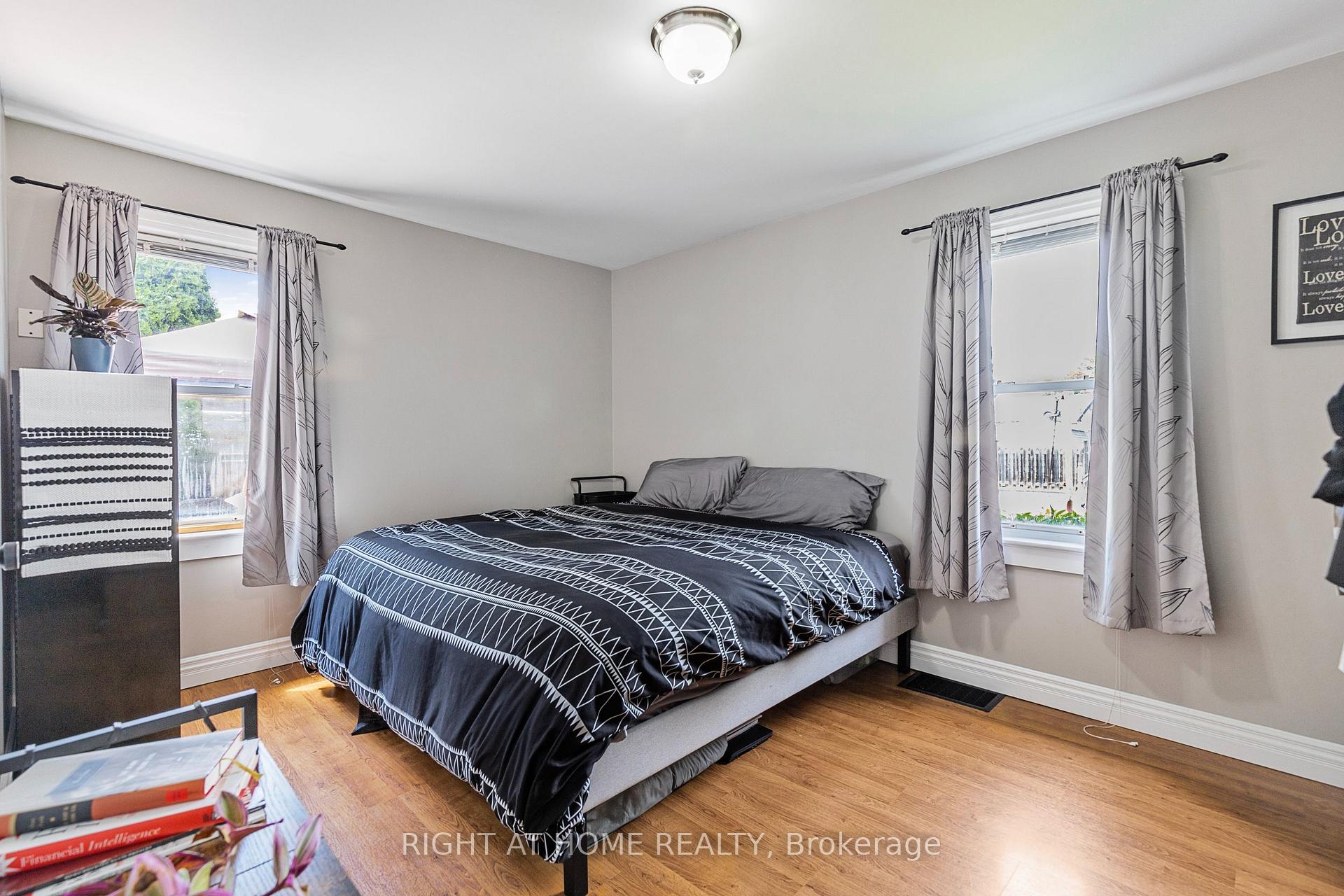 Photo 36 of 8 Admiral Road, St. Catharines, Secord Woods — HOMEH