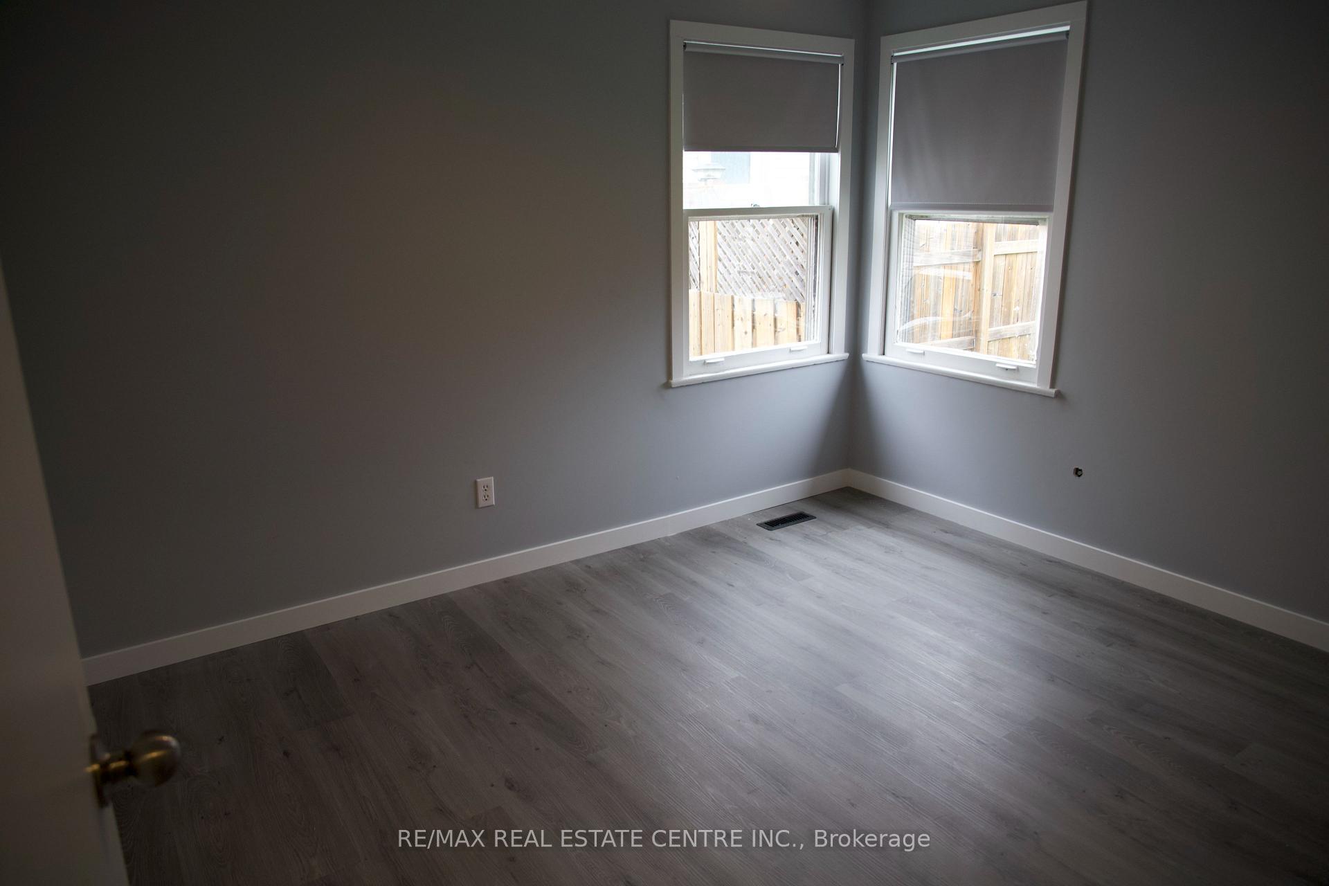 Photo 3 of 14 Parkview Road N, St. Catharines, Facer — HOMEH