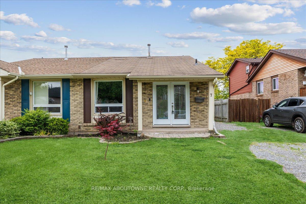Front of 7 Dianne Drive