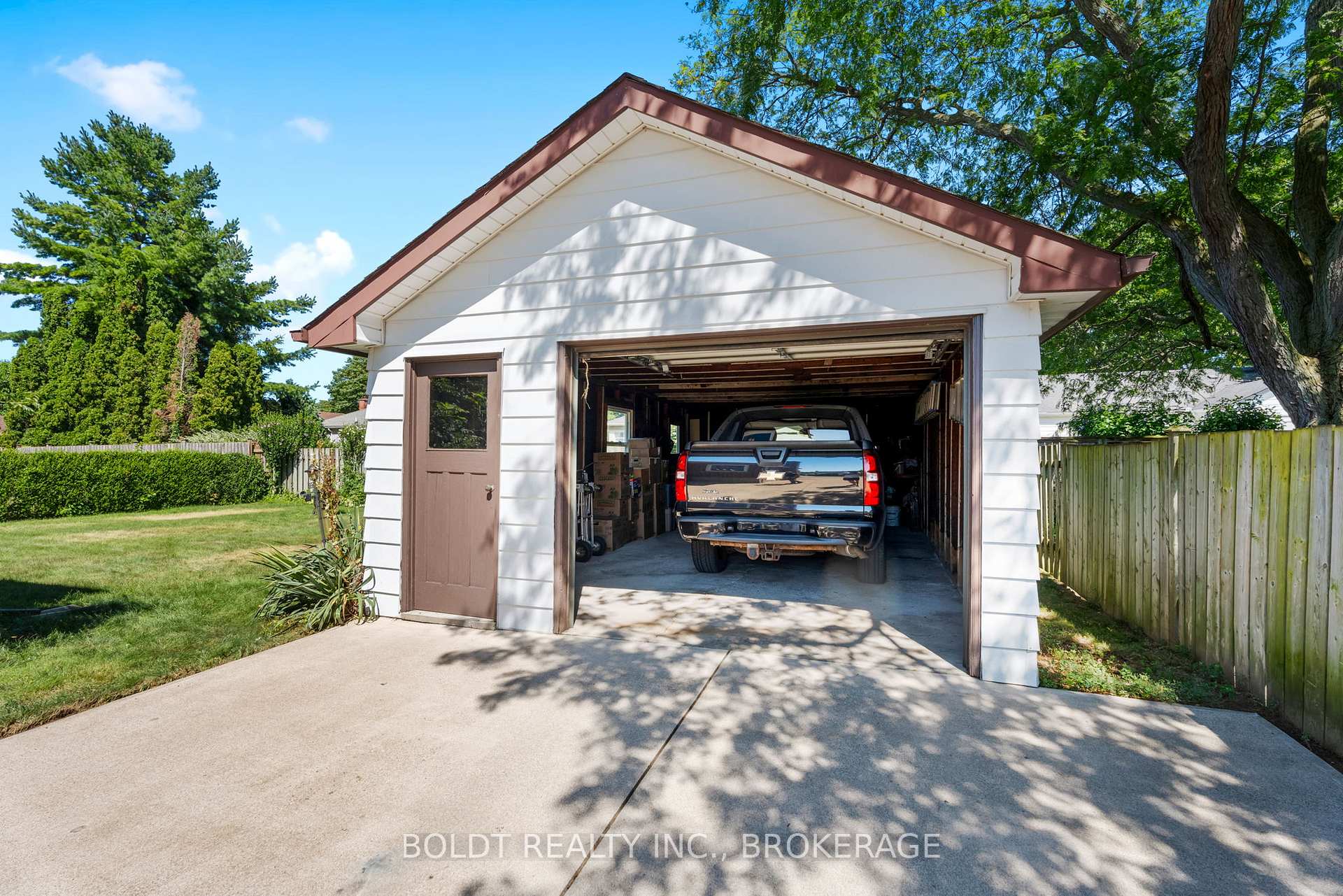 Photo 3 of 40 Else Street, St. Catharines, Vine/Linwell — HOMEH