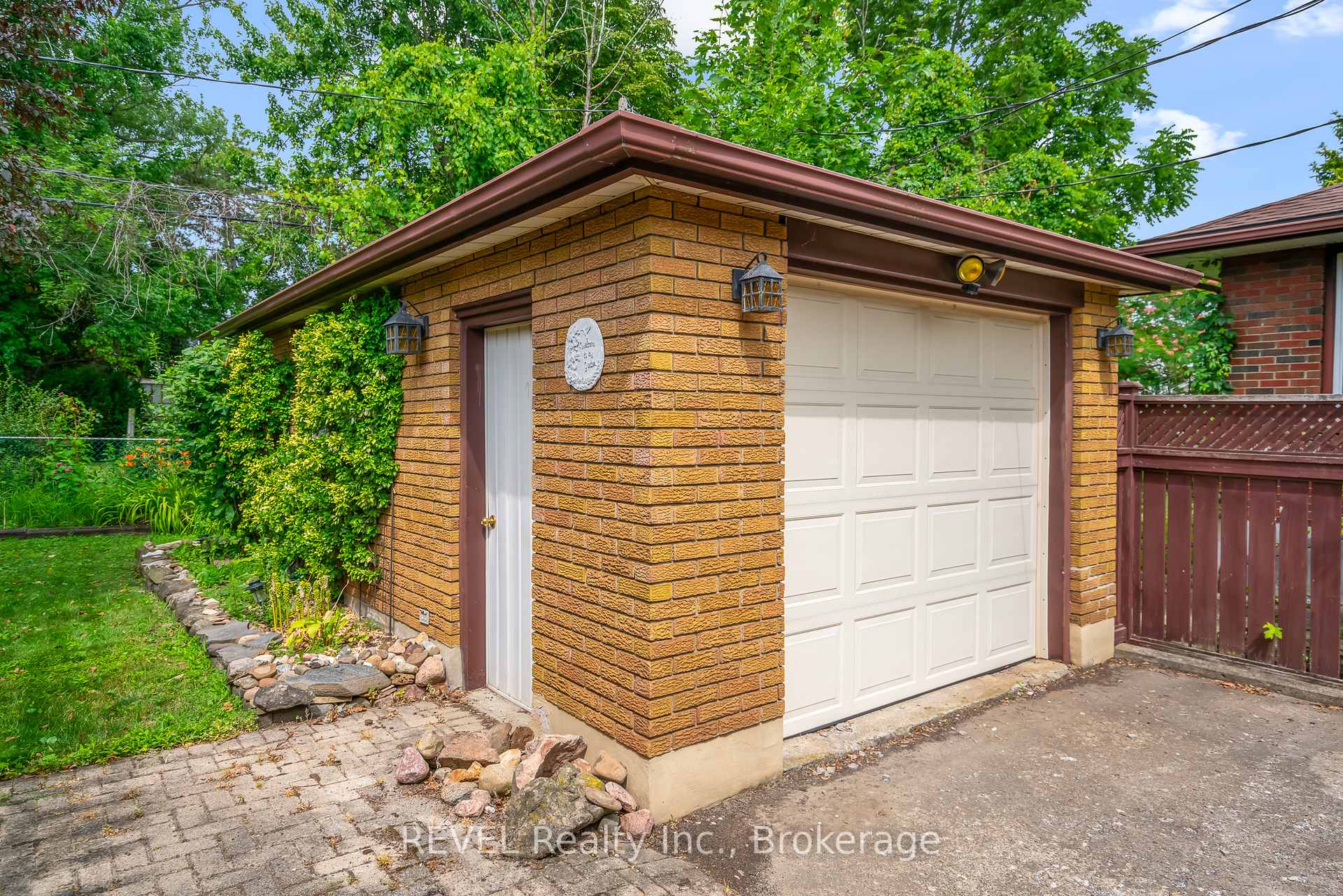 Photo 27 of 90 Glenridge Avenue, St. Catharines, Old Glenridge — HOMEH