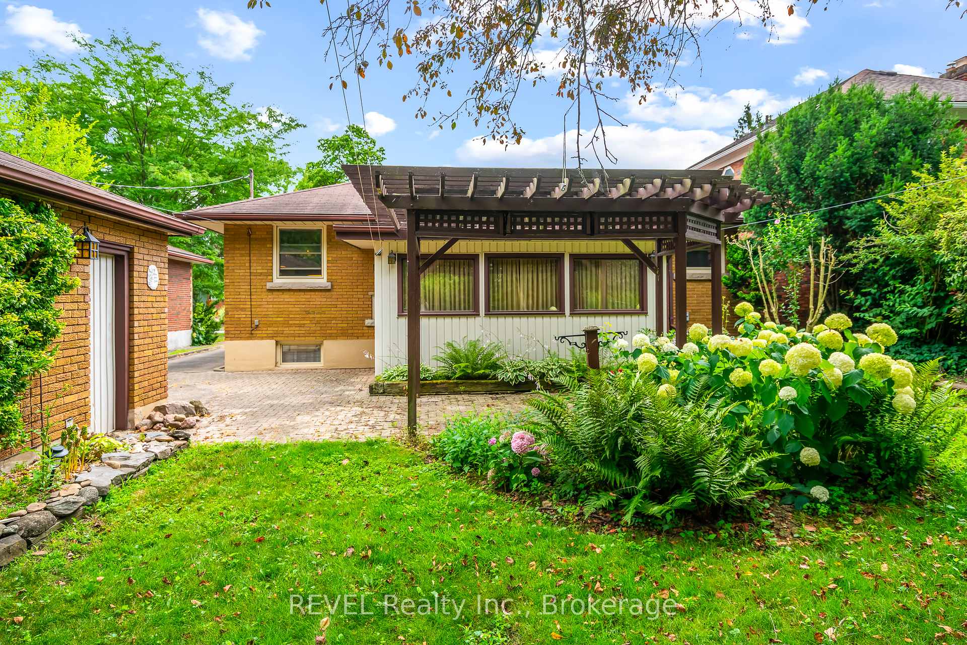 Photo 31 of 90 Glenridge Avenue, St. Catharines, Old Glenridge — HOMEH