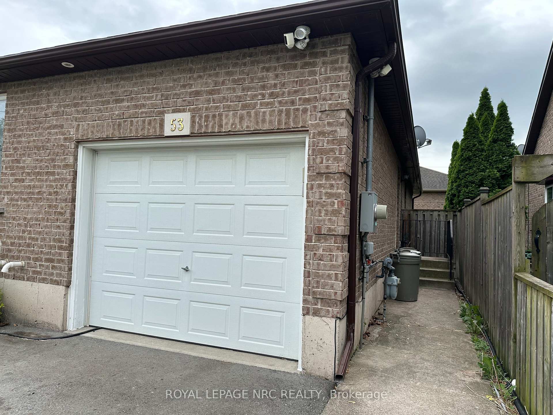 Photo 2 of 53 Permilla Street, St. Catharines, Ridley — HOMEH