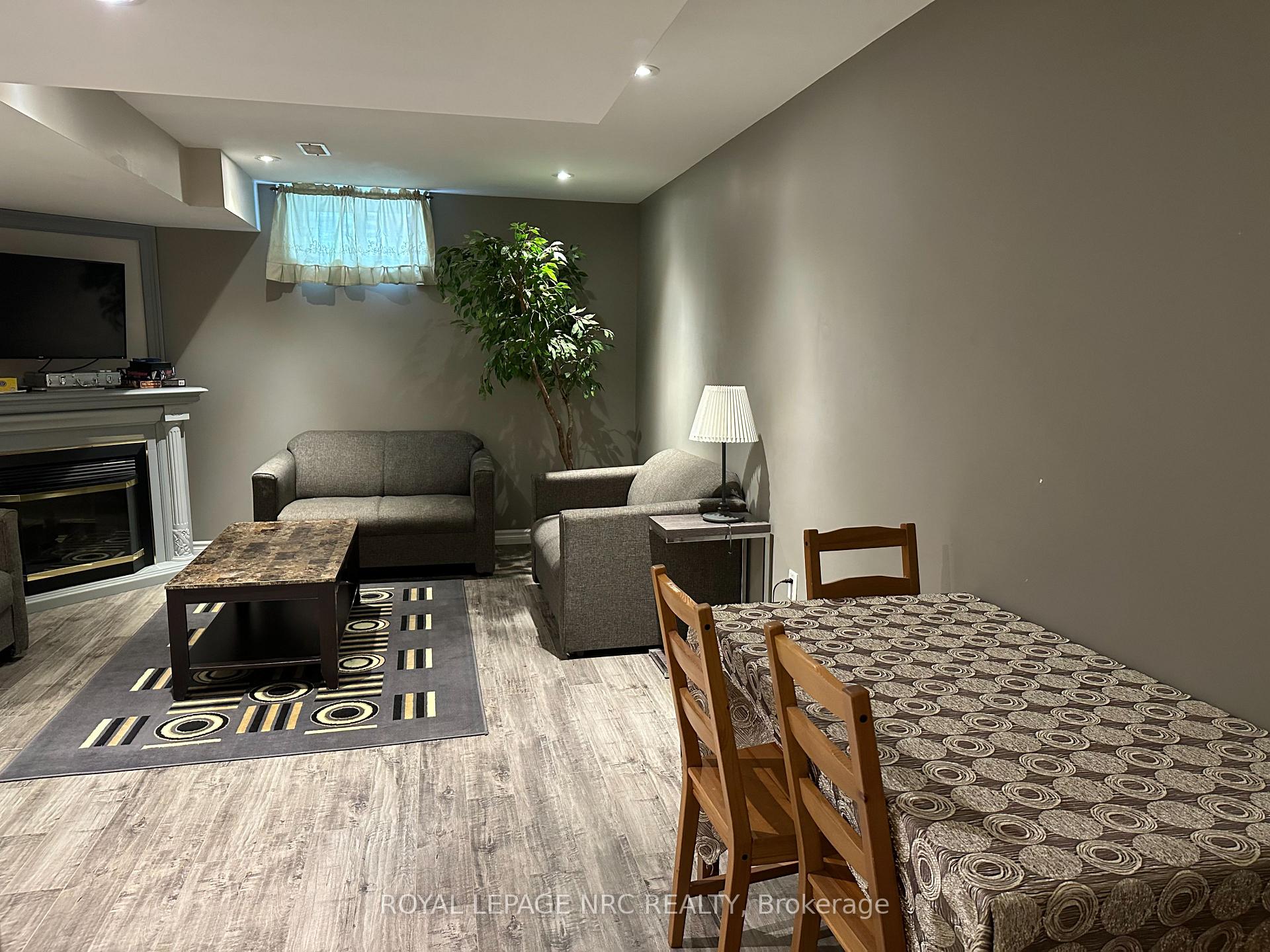 Photo 5 of 53 Permilla Street, St. Catharines, Ridley — HOMEH