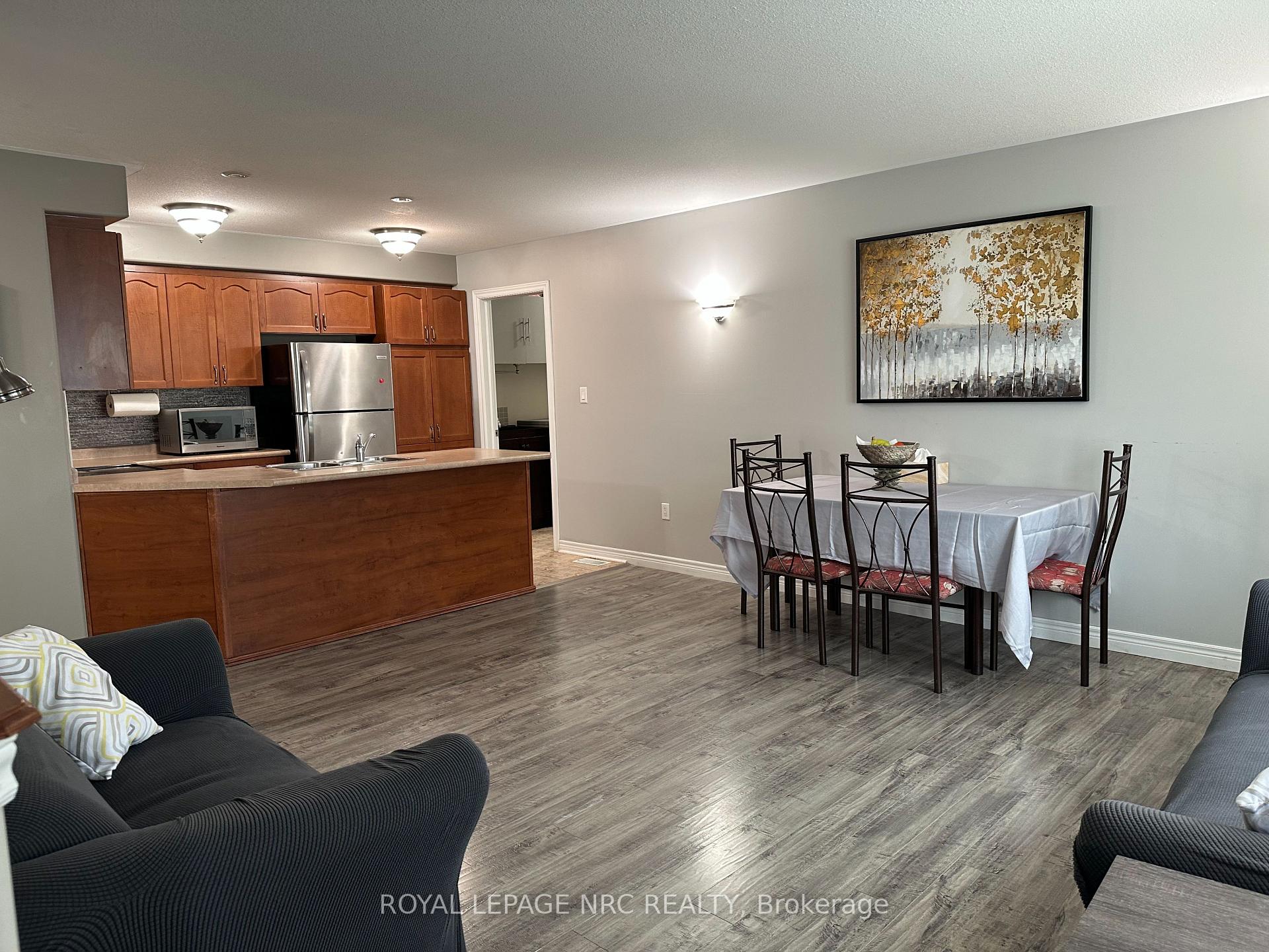 Photo 9 of 53 Permilla Street, St. Catharines, Ridley — HOMEH
