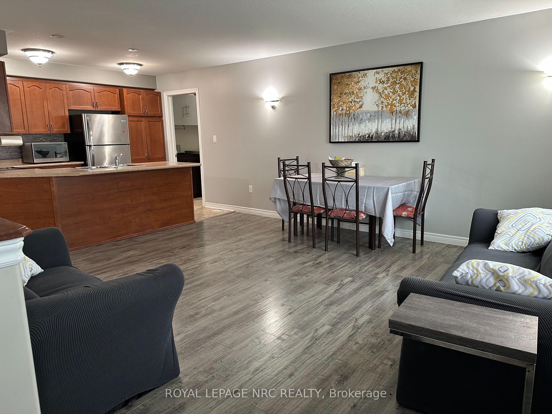 Photo 10 of 53 Permilla Street, St. Catharines, Ridley — HOMEH