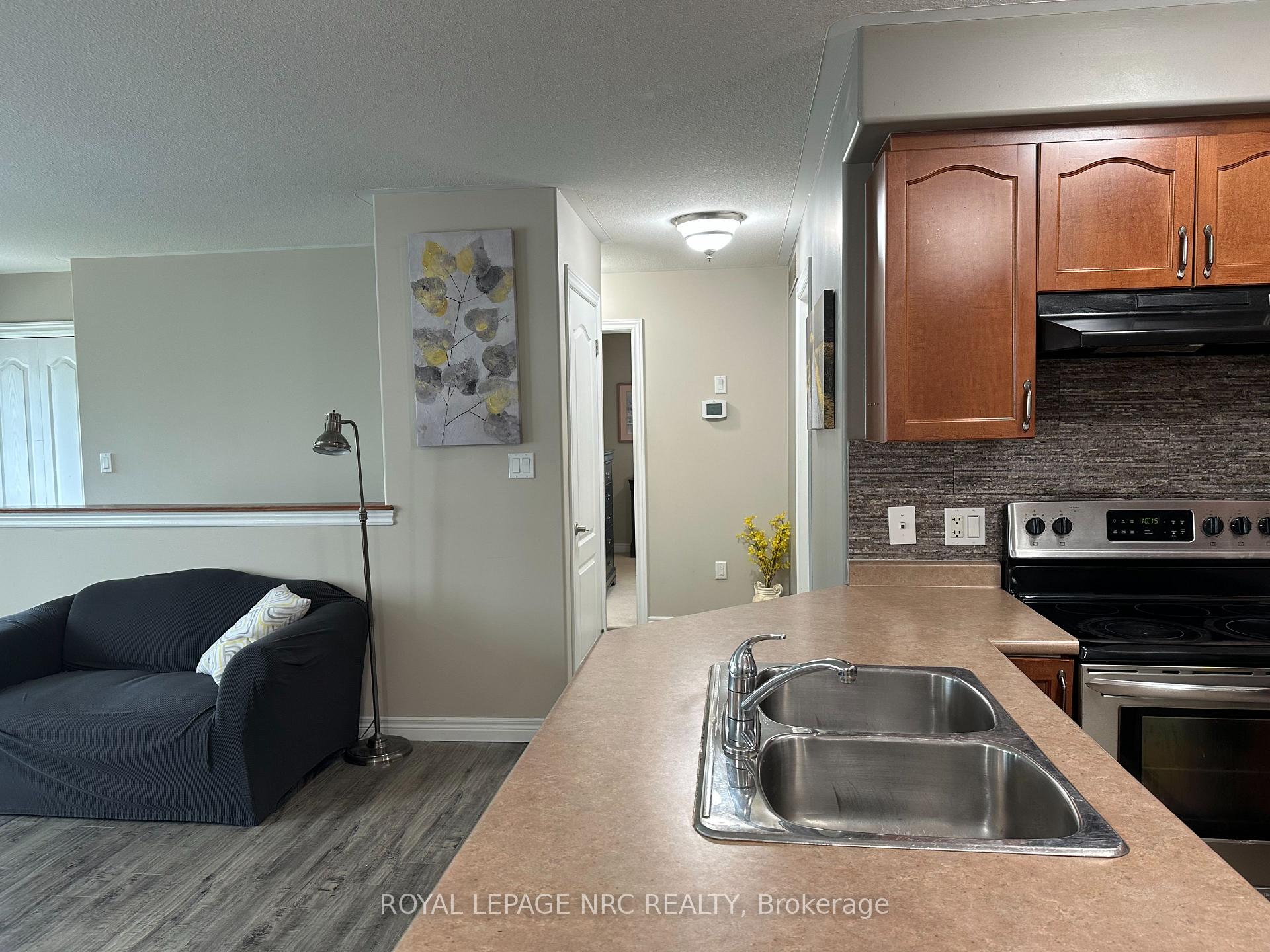 Photo 18 of 53 Permilla Street, St. Catharines, Ridley — HOMEH