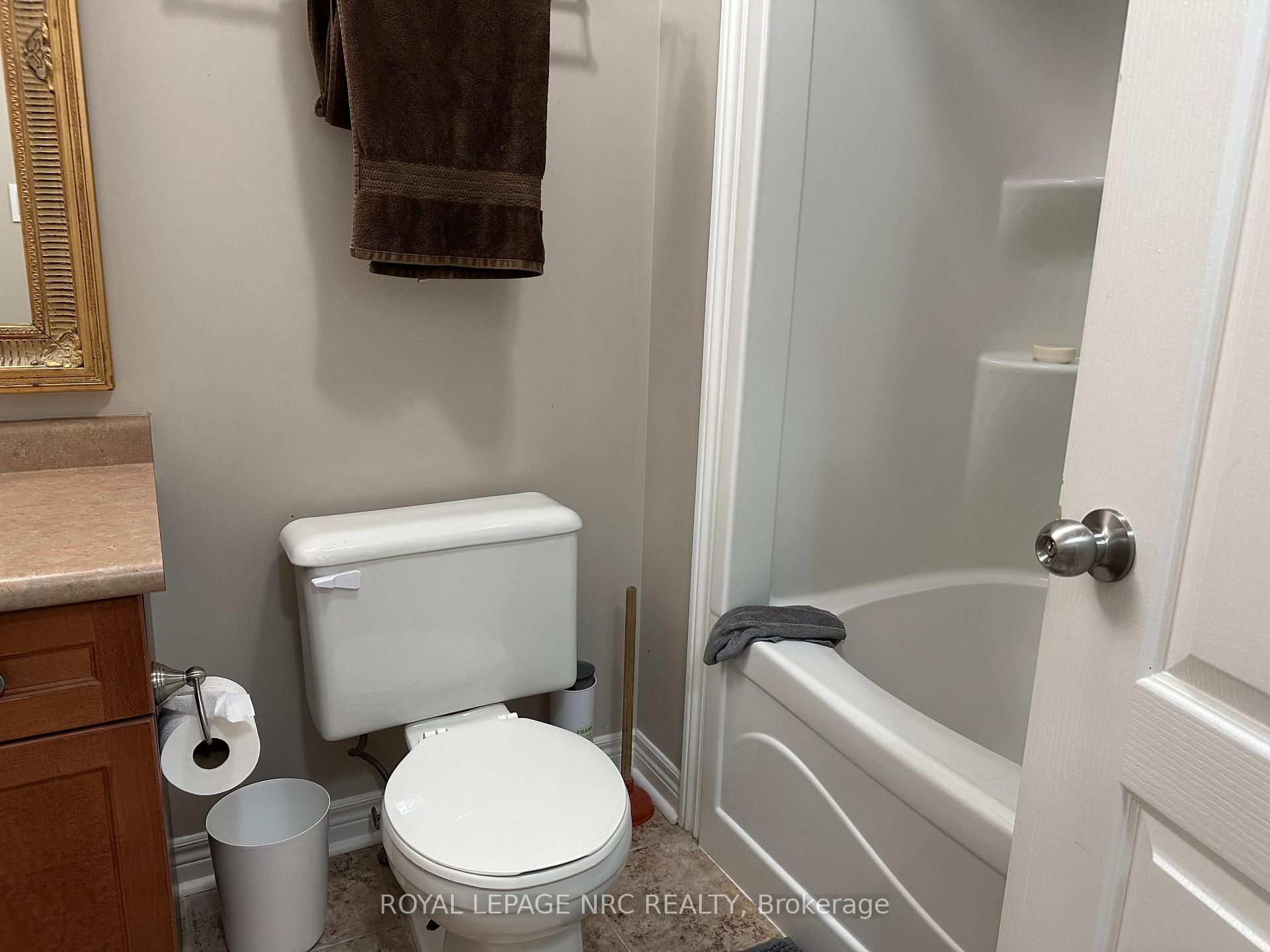 Photo 20 of 53 Permilla Street, St. Catharines, Ridley — HOMEH