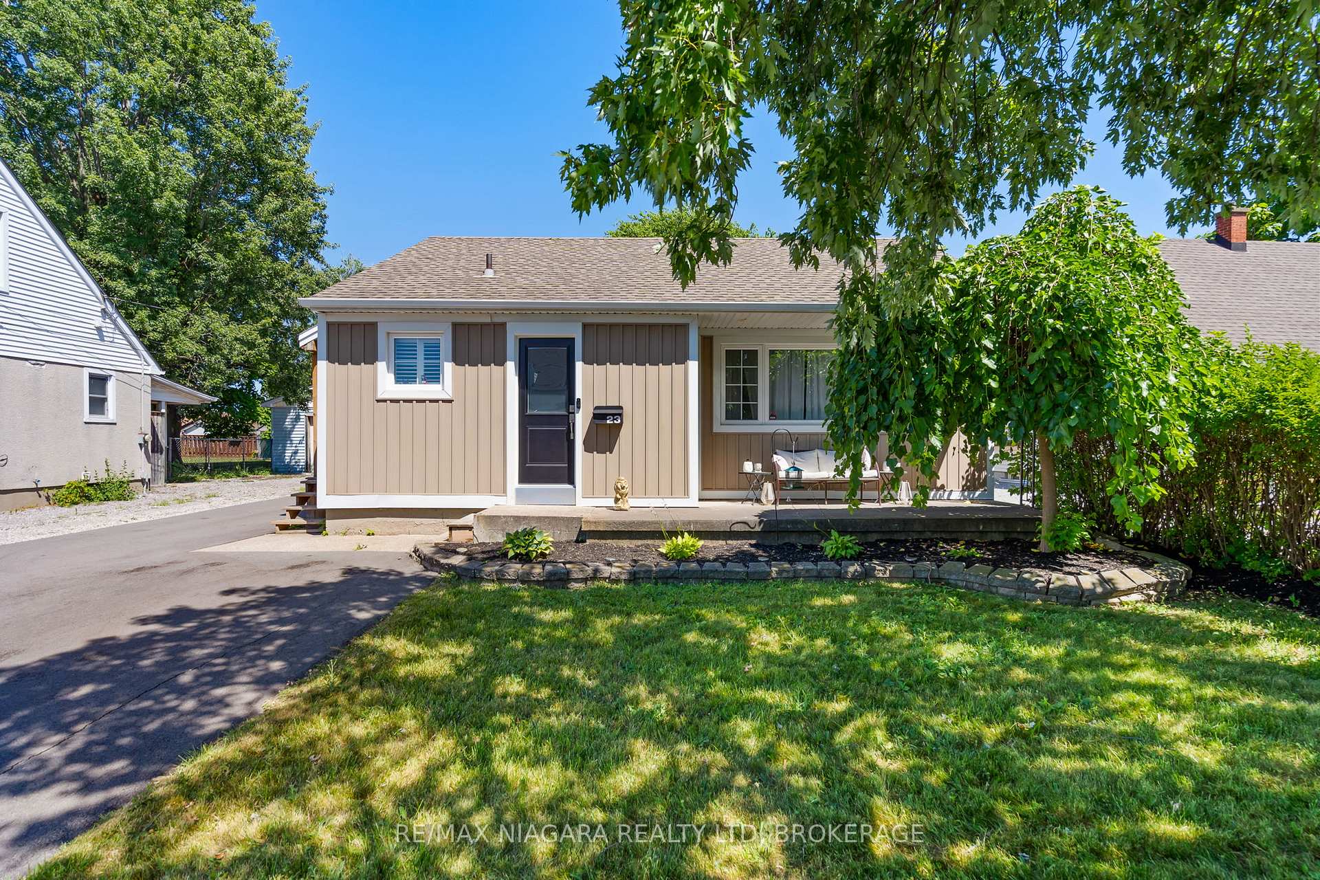 Photo 2 of 23 Blain Place, St. Catharines, E. Chester — HOMEH
