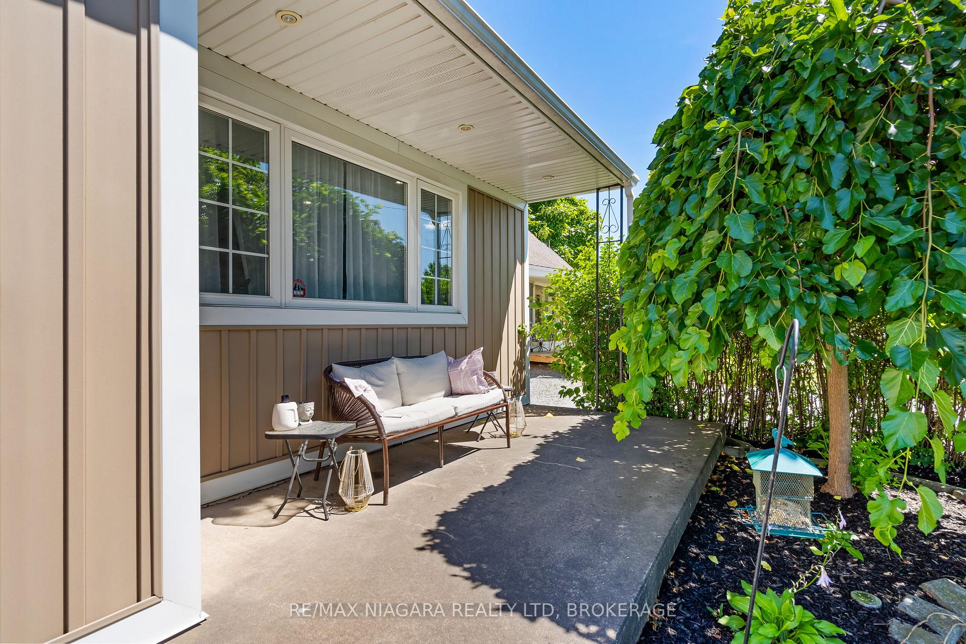 Photo 3 of 23 Blain Place, St. Catharines, E. Chester — HOMEH