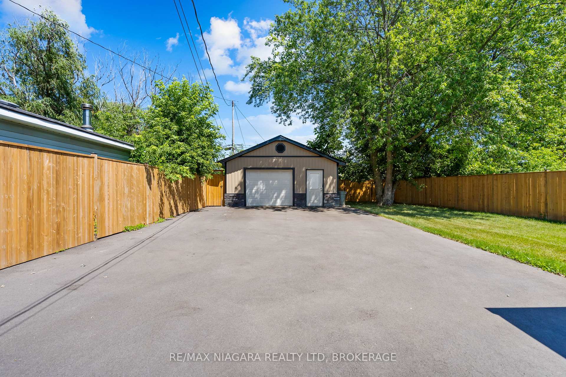 Photo 24 of 23 Blain Place, St. Catharines, E. Chester — HOMEH