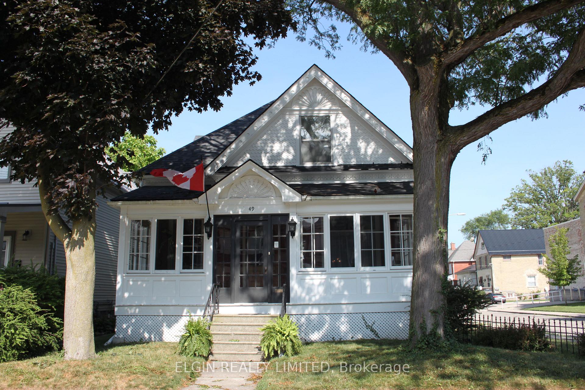 Photo 3 of 49 Hincks Street, St. Thomas — HOMEH